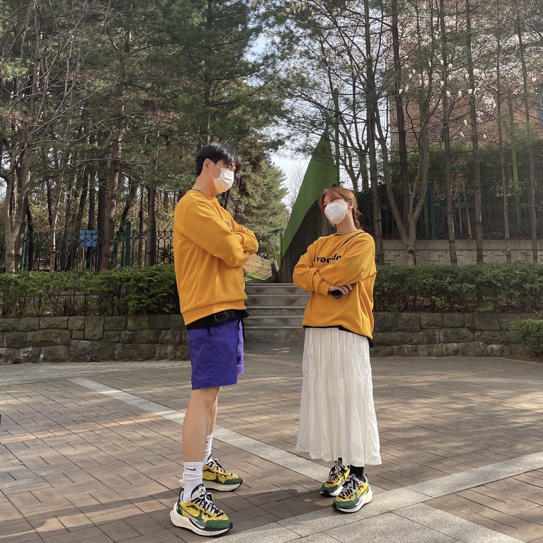 Nike x Sacai VaporWaffle Tour Yellow & Gorge Green Sail 착용 스타일