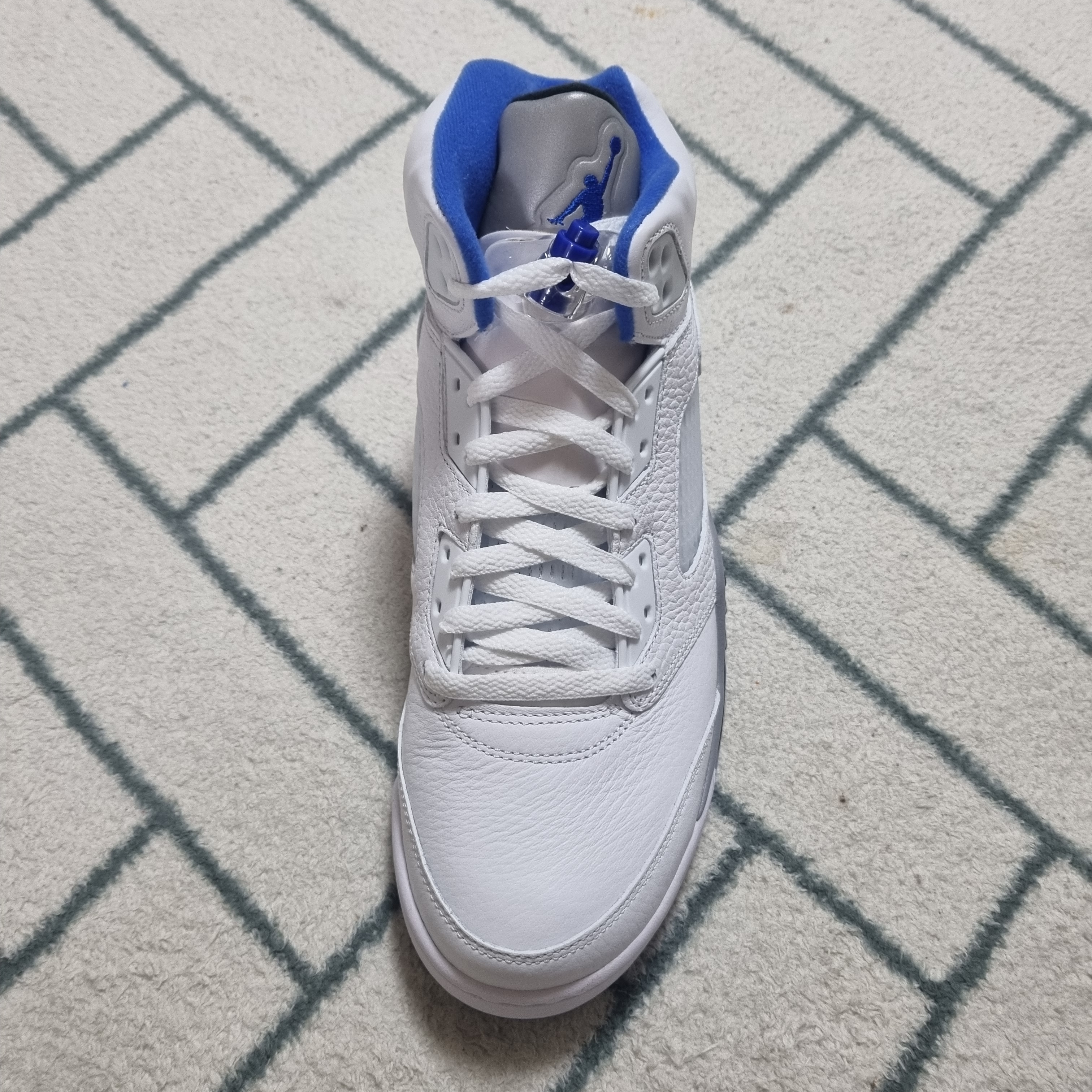 Jordan 5 Retro Stealth 2.0 착용 스타일 - 1