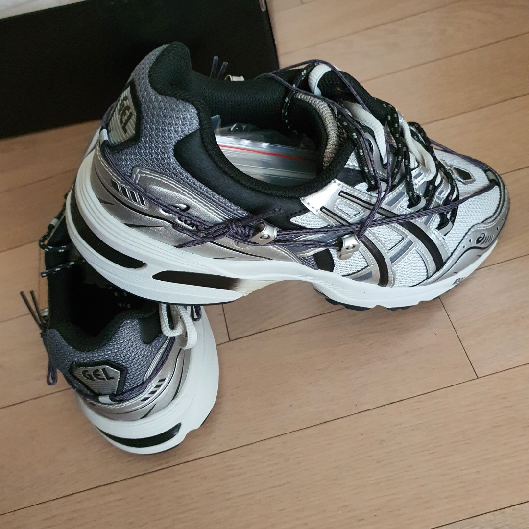 Asics x Andersson Bell Gel-1090 Glacier Grey Silver 착용 스타일 - 5