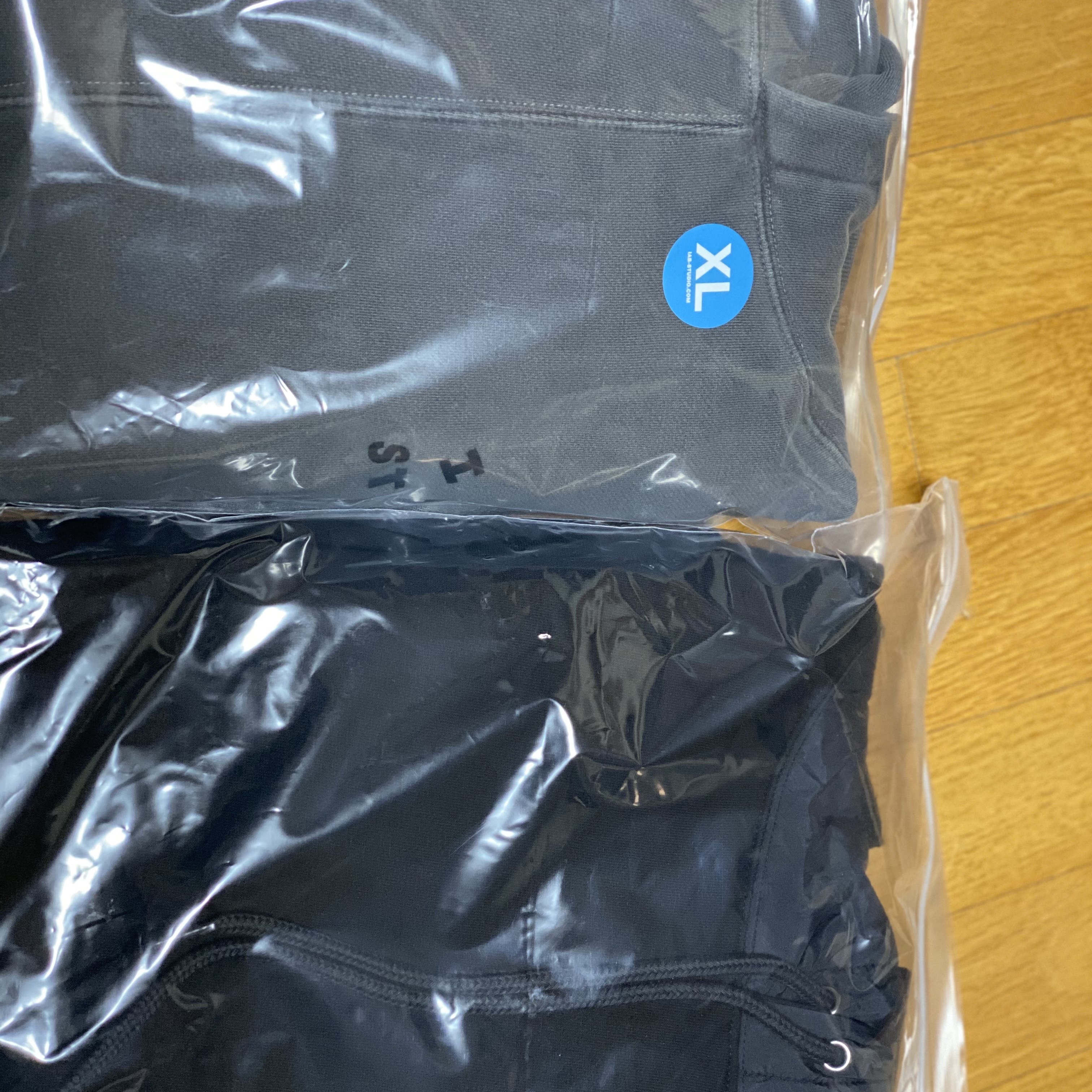 IAB Studio Blocked Pigment Hoodie Black, IAB Studio Woven Hoodie Black 착용 스타일 - 2