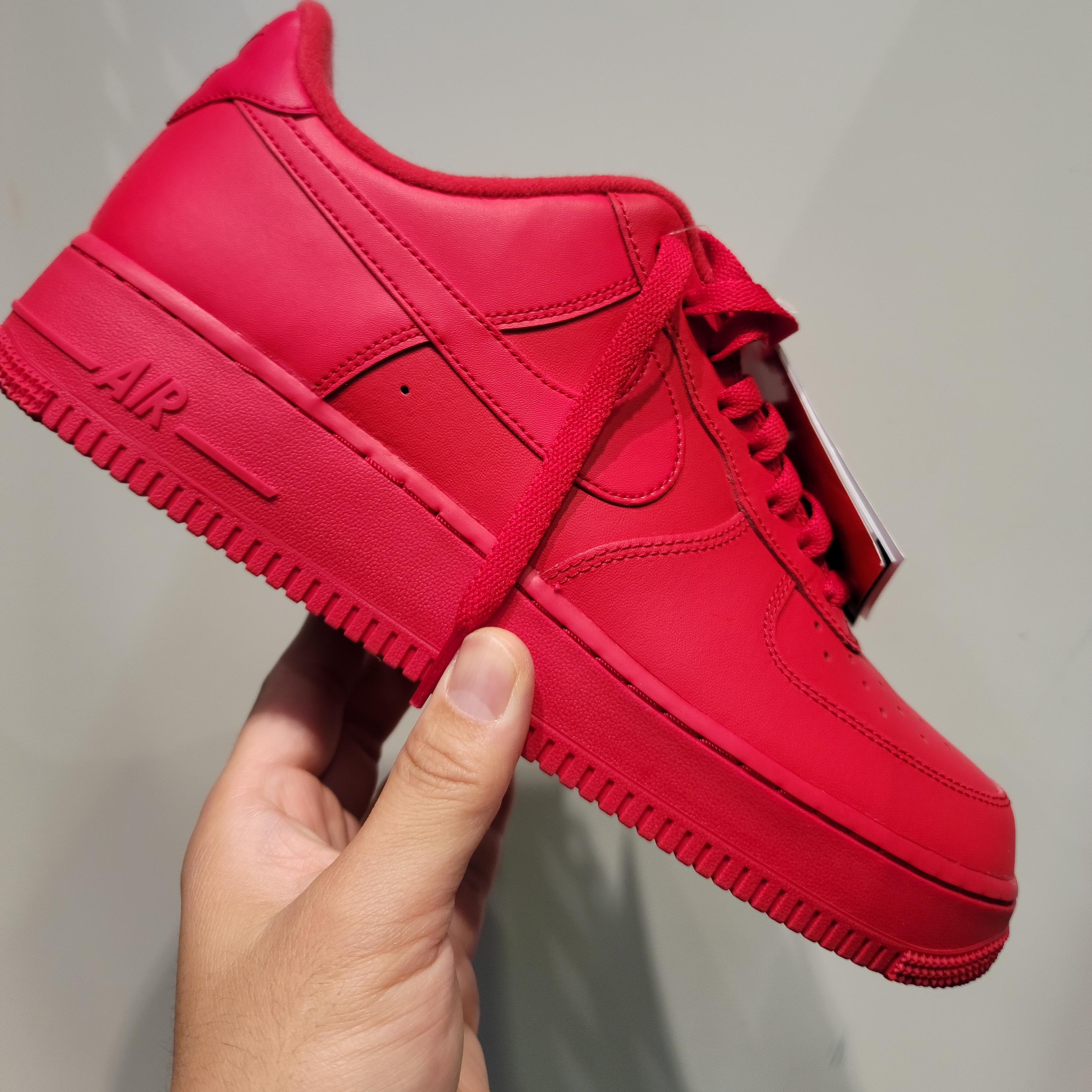 Nike Air Force 1 '07 LV8 Low 1 Triple Red 착용 스타일