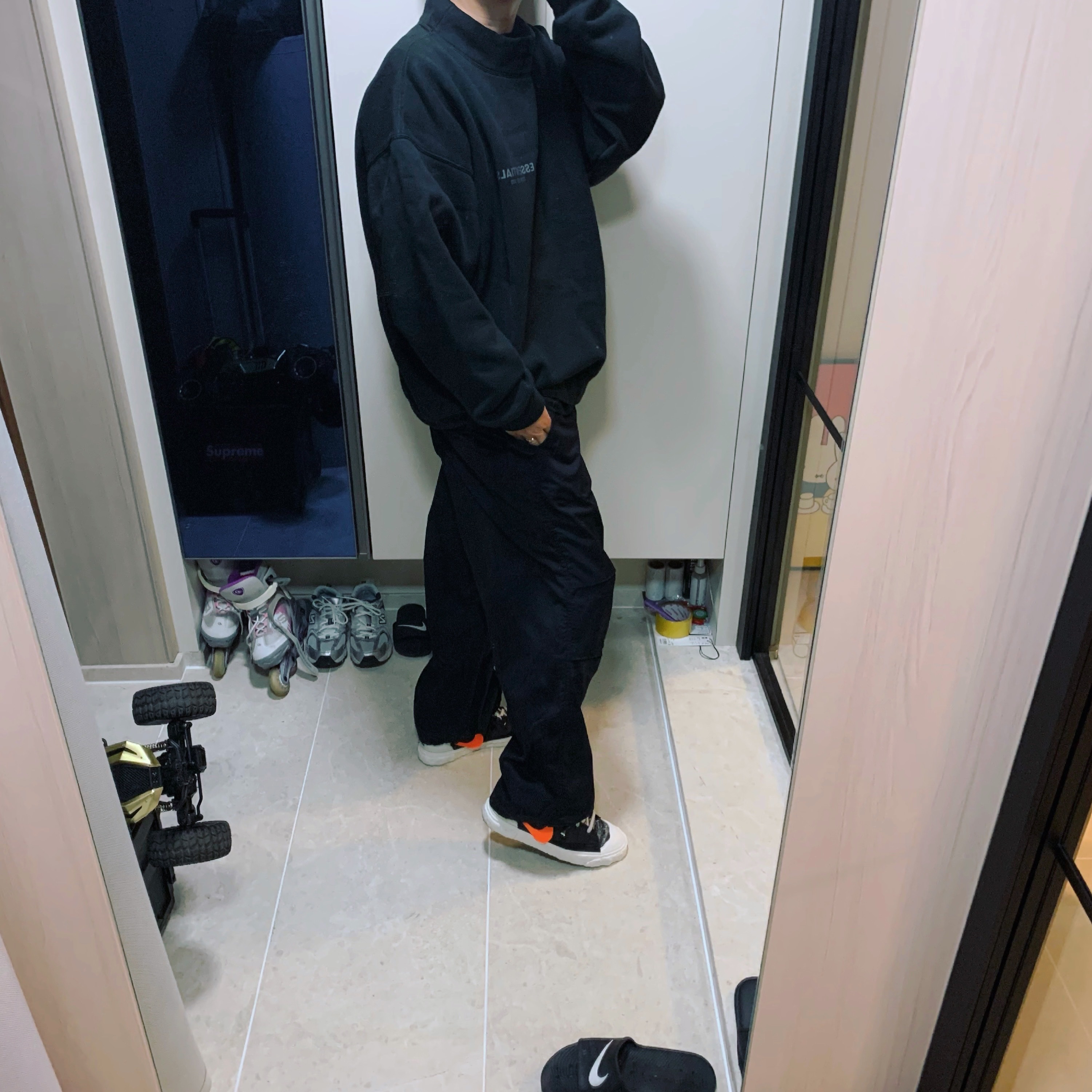 Nike x Readymade Blazer Mid Black, Essentials Pull-Over Mockneck Sweatshirt Black 2020 착용 스타일 - 1
