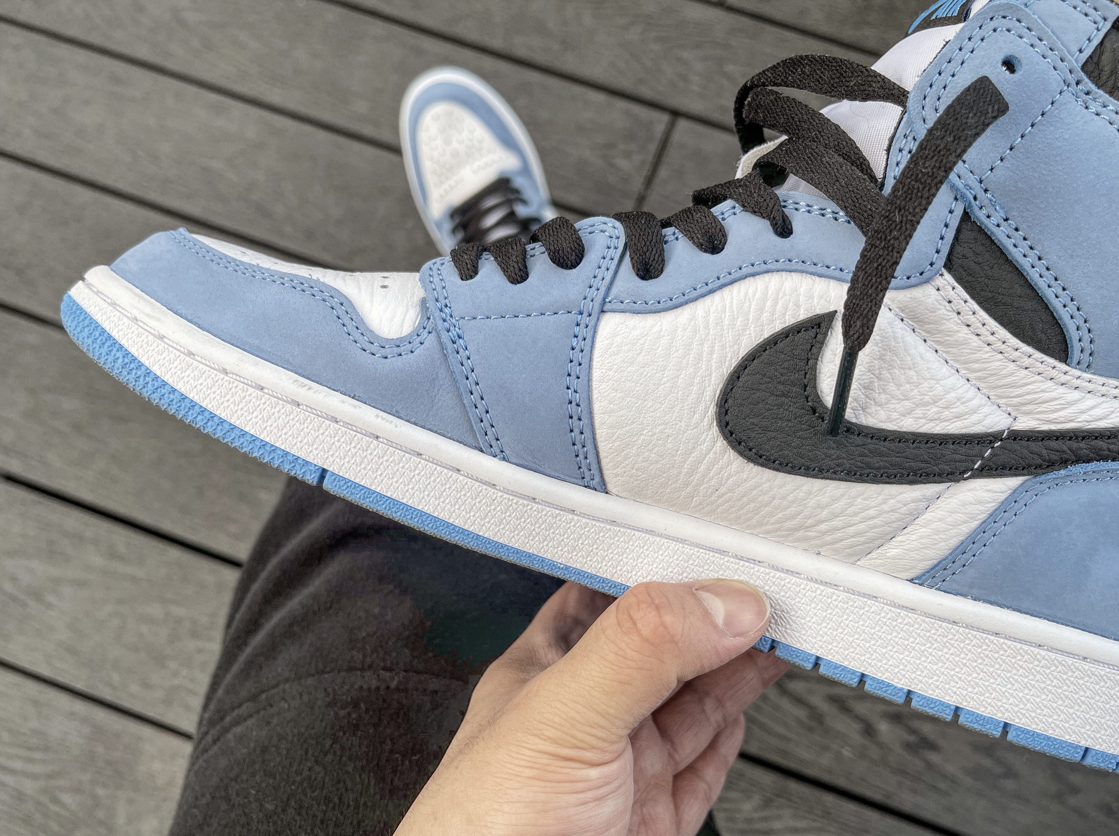 Jordan 1 Retro High OG University Blue 착용 스타일