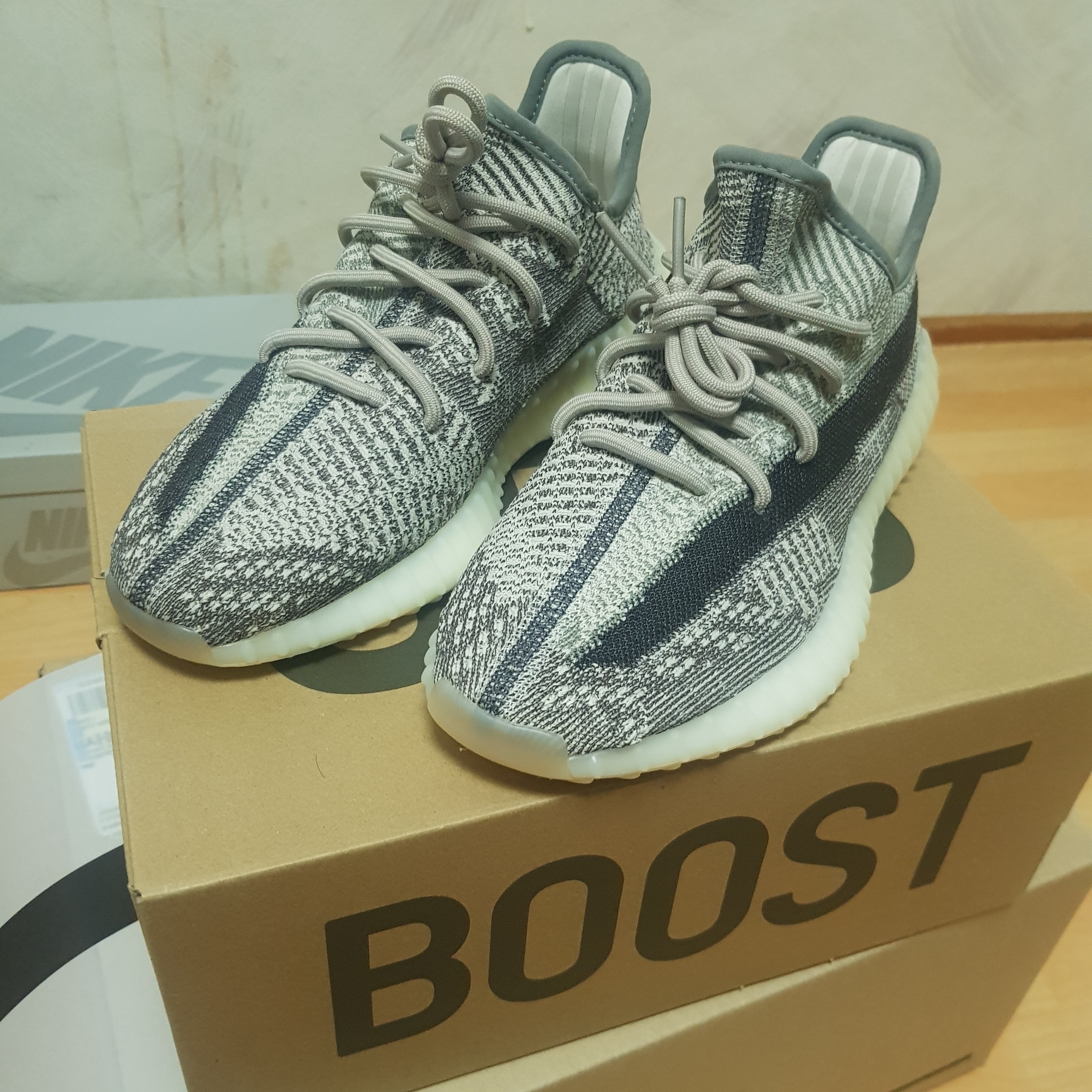 Adidas Yeezy Boost 350 V2 Zyon 착용 스타일