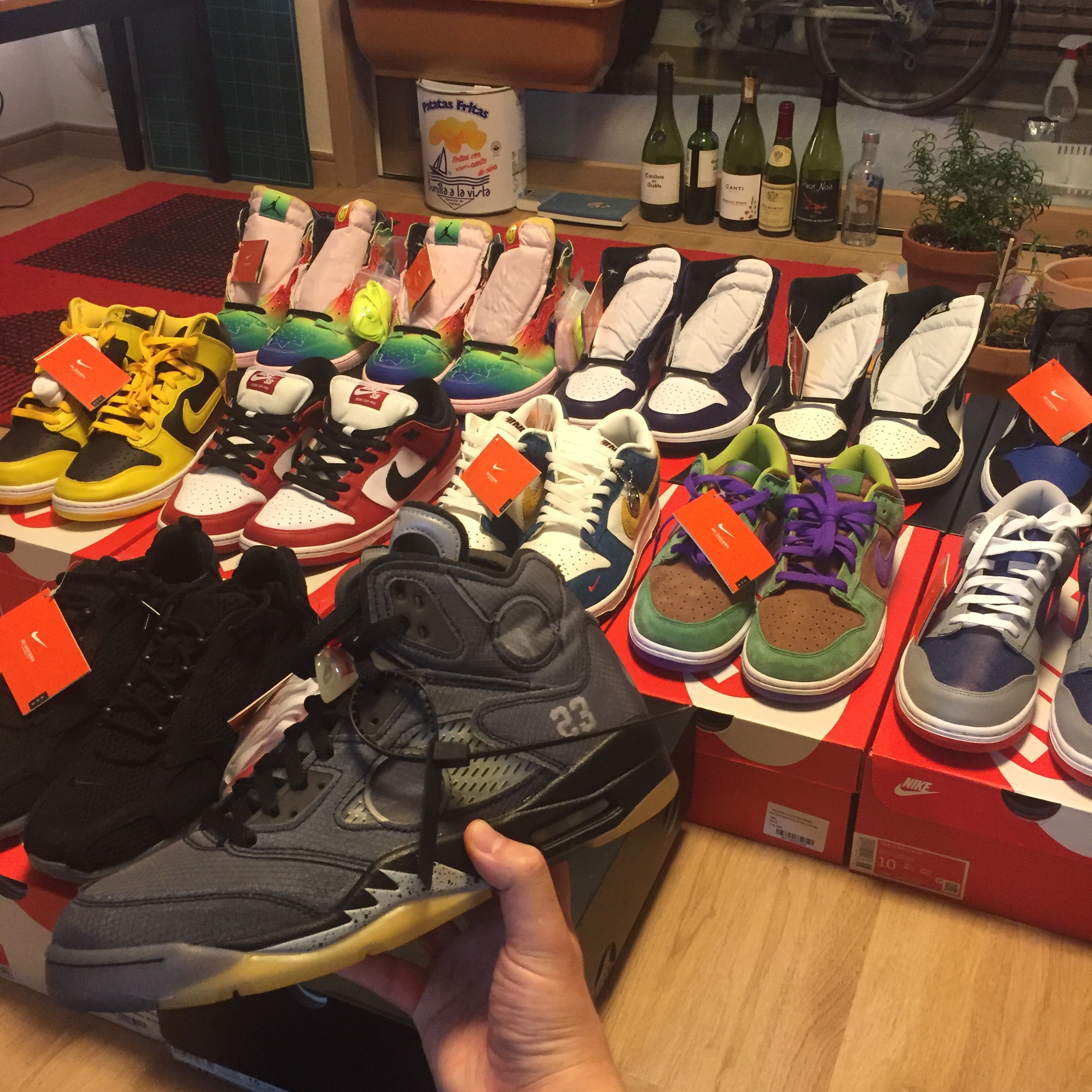Jordan 5 x Off-White Retro SP Black Muslin, Nike SB Dunk Low Pro Chicago ์ฐฉ์ฉ ์คํ์ผ - 1