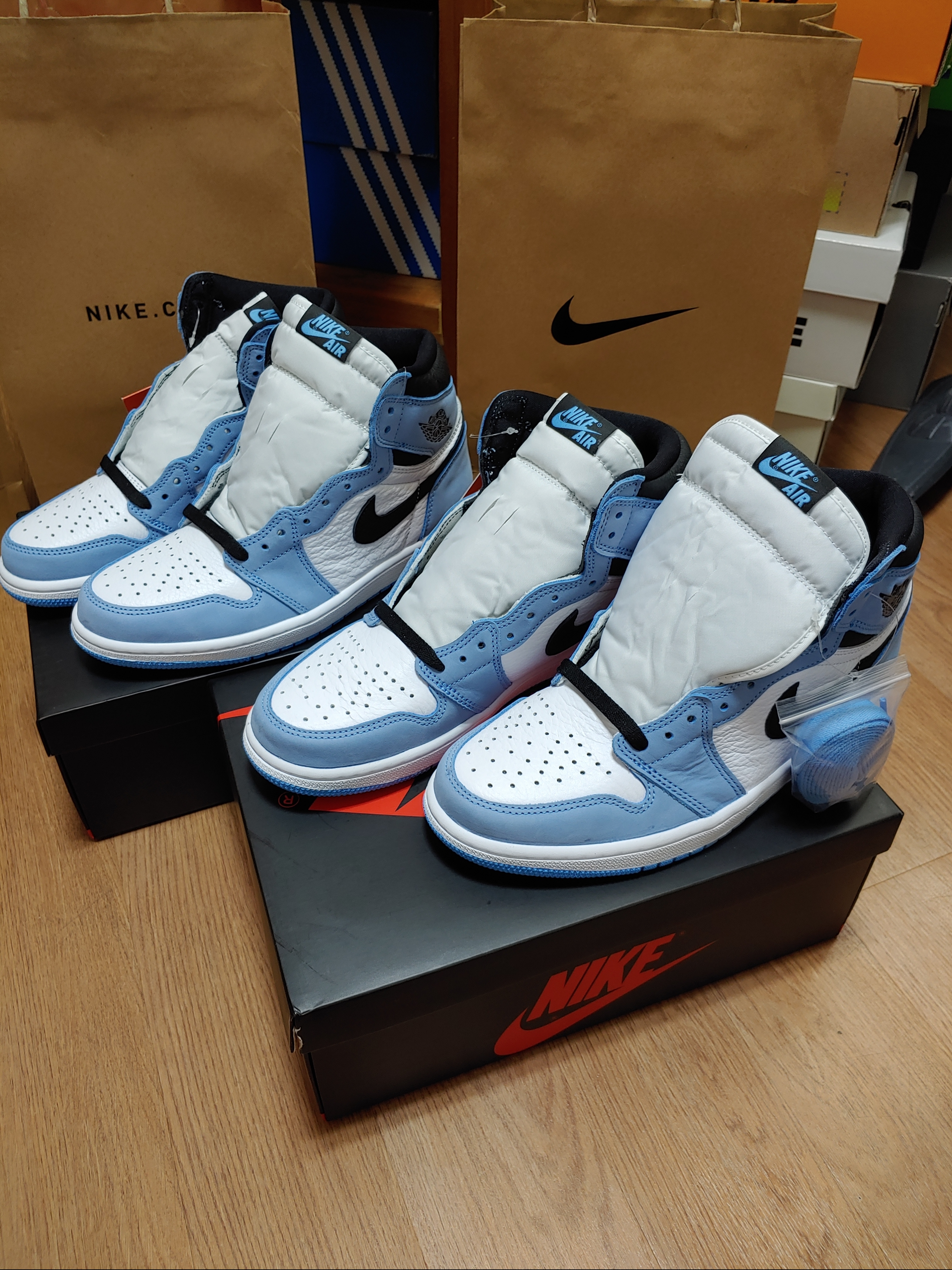 Jordan 1 Retro High OG University Blue 착용 스타일 - 1