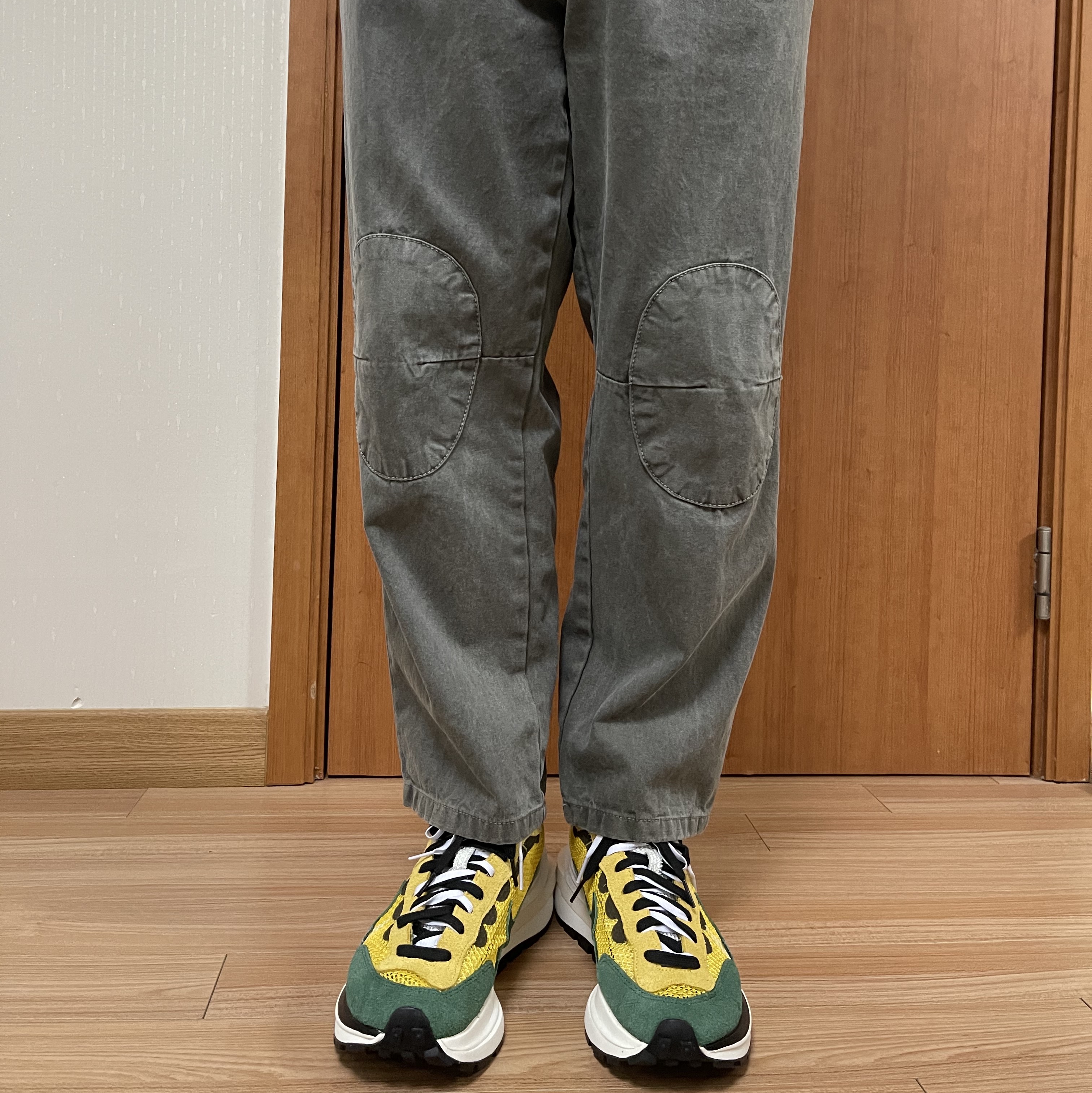 Nike x Sacai VaporWaffle Tour Yellow & Gorge Green Sail 착용 스타일 - 3