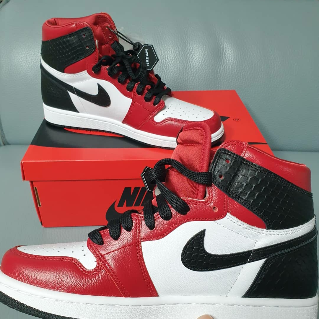 (W) Jordan 1 Retro High Satin Red, (TD) Sky Jordan 1 White Black University Red 착용 스타일 - 3