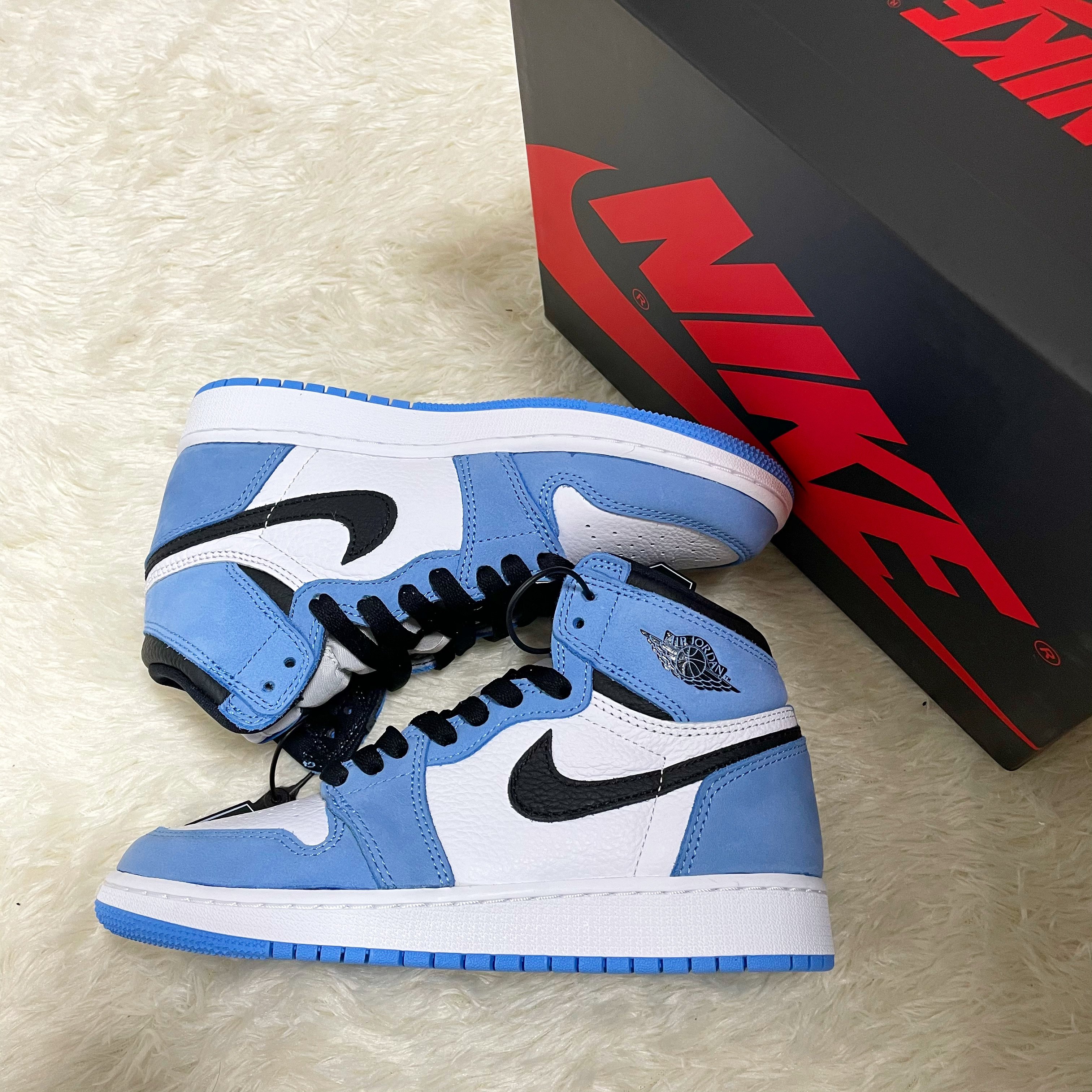 (GS) Jordan 1 Retro High OG University Blue 착용 스타일 - 3
