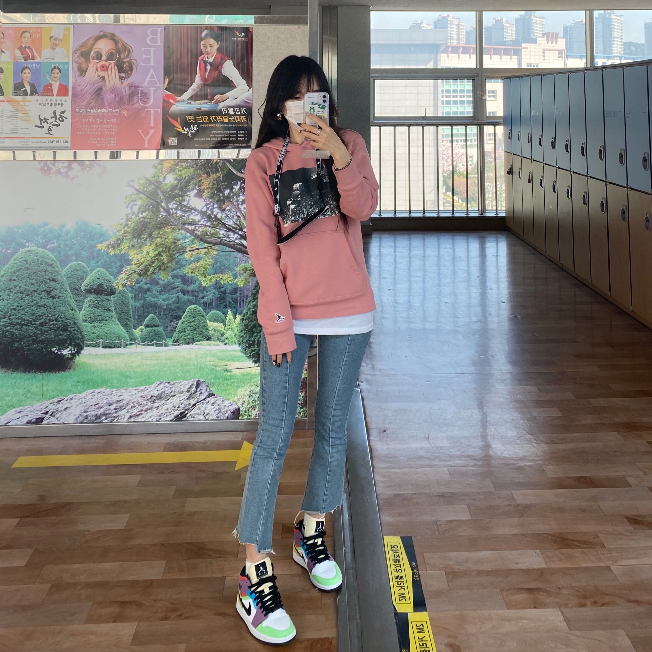 Jordan x Union Flying High Hooded Sweatshirt Rust Pink, Off-White x Amore Pacific Protection Box (Without Cosmetics) 착용 스타일 - 1