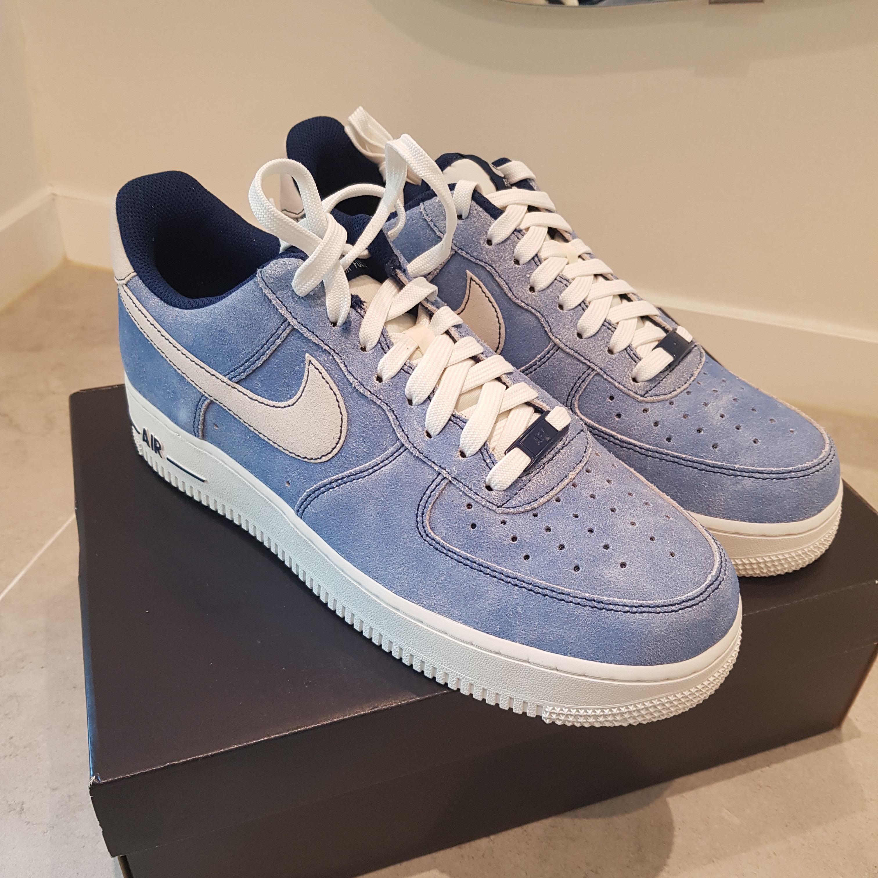 Nike Air Force 1 '07 LV8 Dusty Blue 착용 스타일 - 2