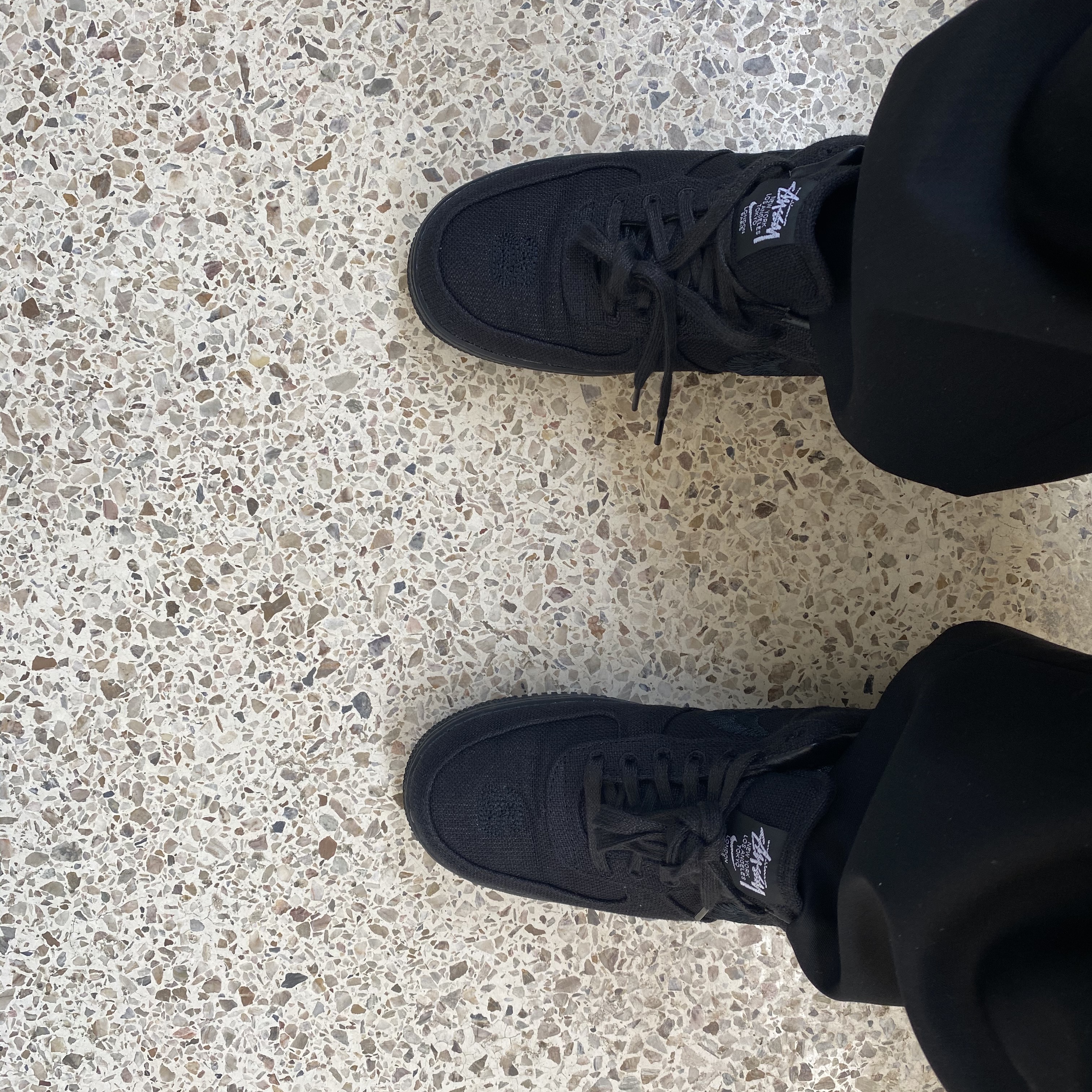 Nike x Stussy Air Force 1 Low Triple Black 착용 스타일