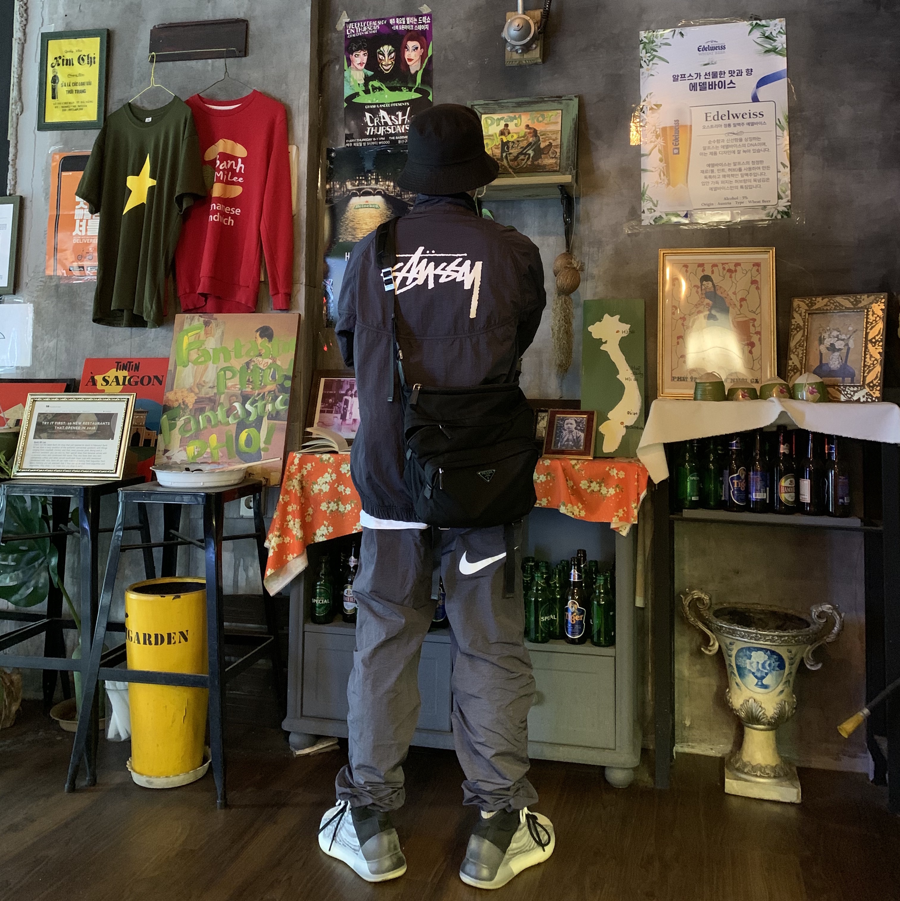 Nike x Stussy Windrunner Jacket Off Noir, Nike x Stussy Beach Pants Off Noir 착용 스타일
