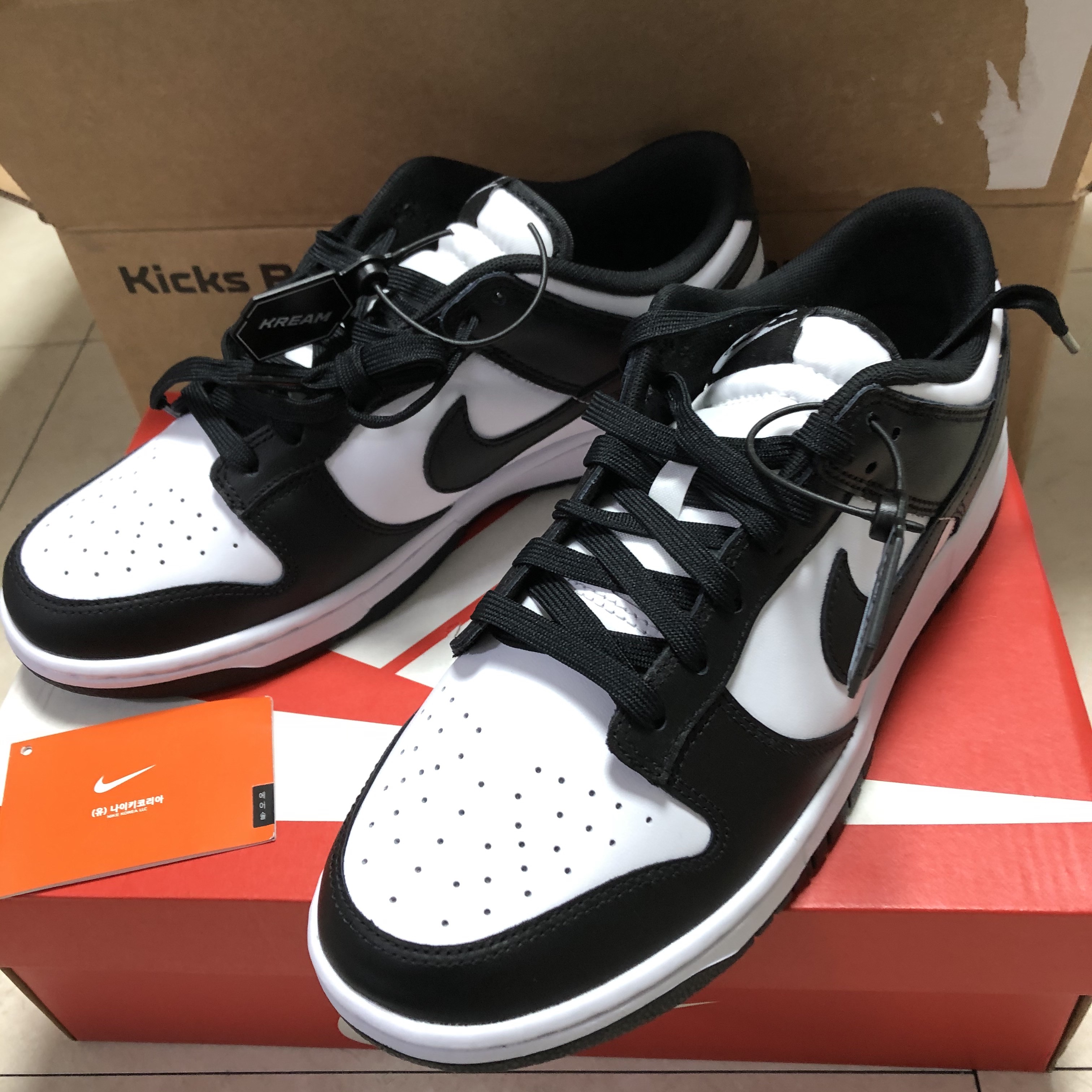 Nike Dunk Low Retro Black 착용 스타일 - 2