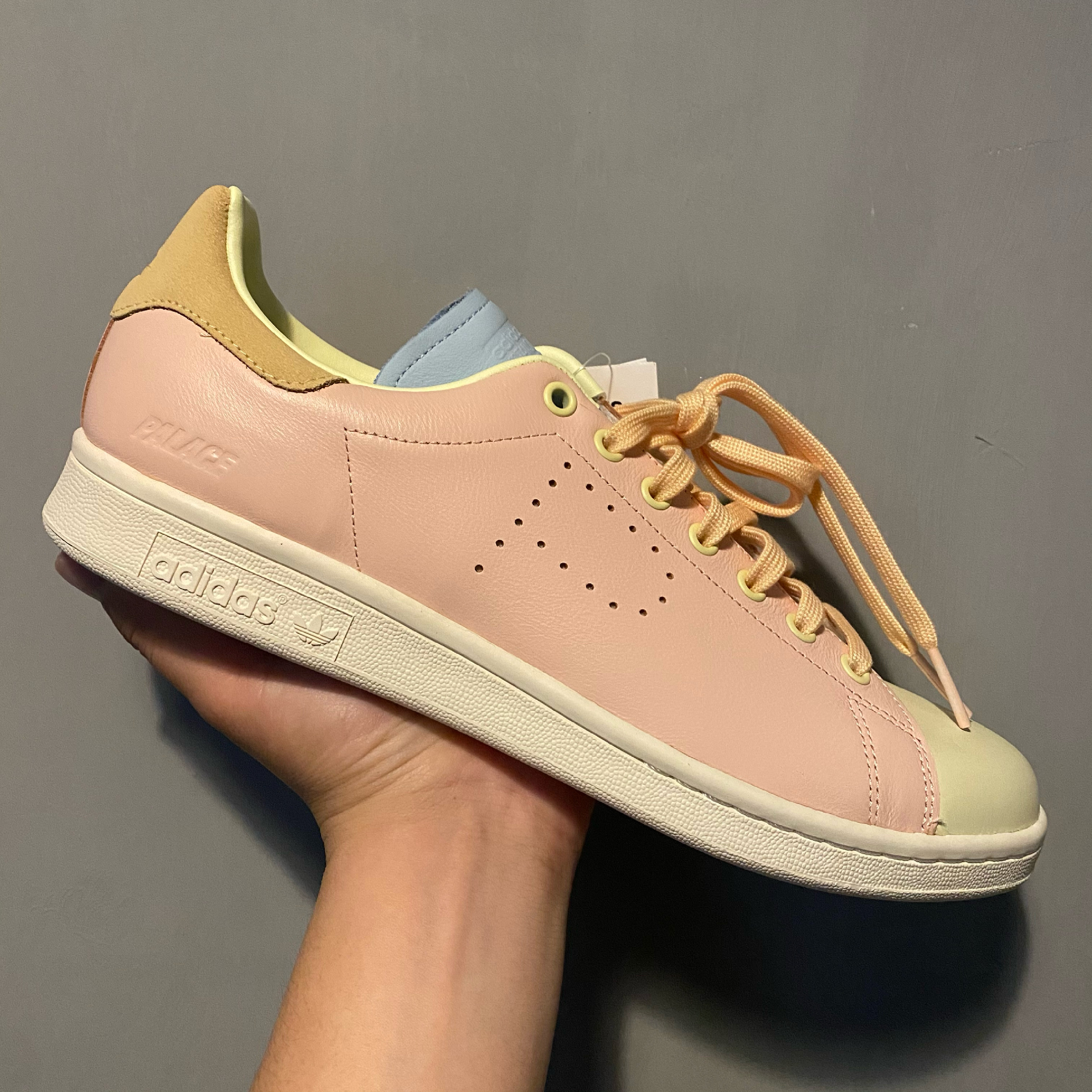 Adidas x Palace Stan Smith Pink Yellow 착용 스타일