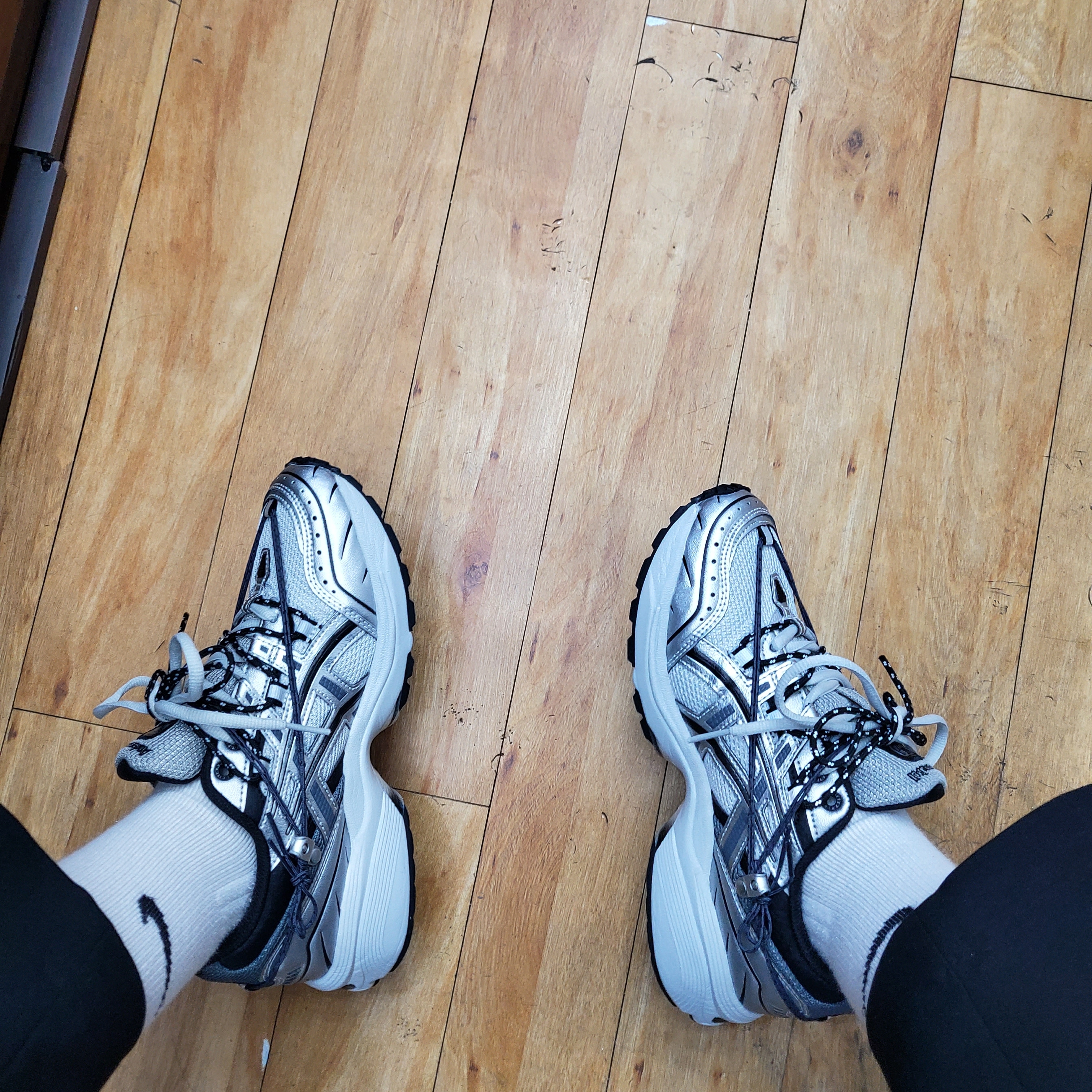 Asics x Andersson Bell Gel-1090 Glacier Grey Silver 착용 스타일 - 5