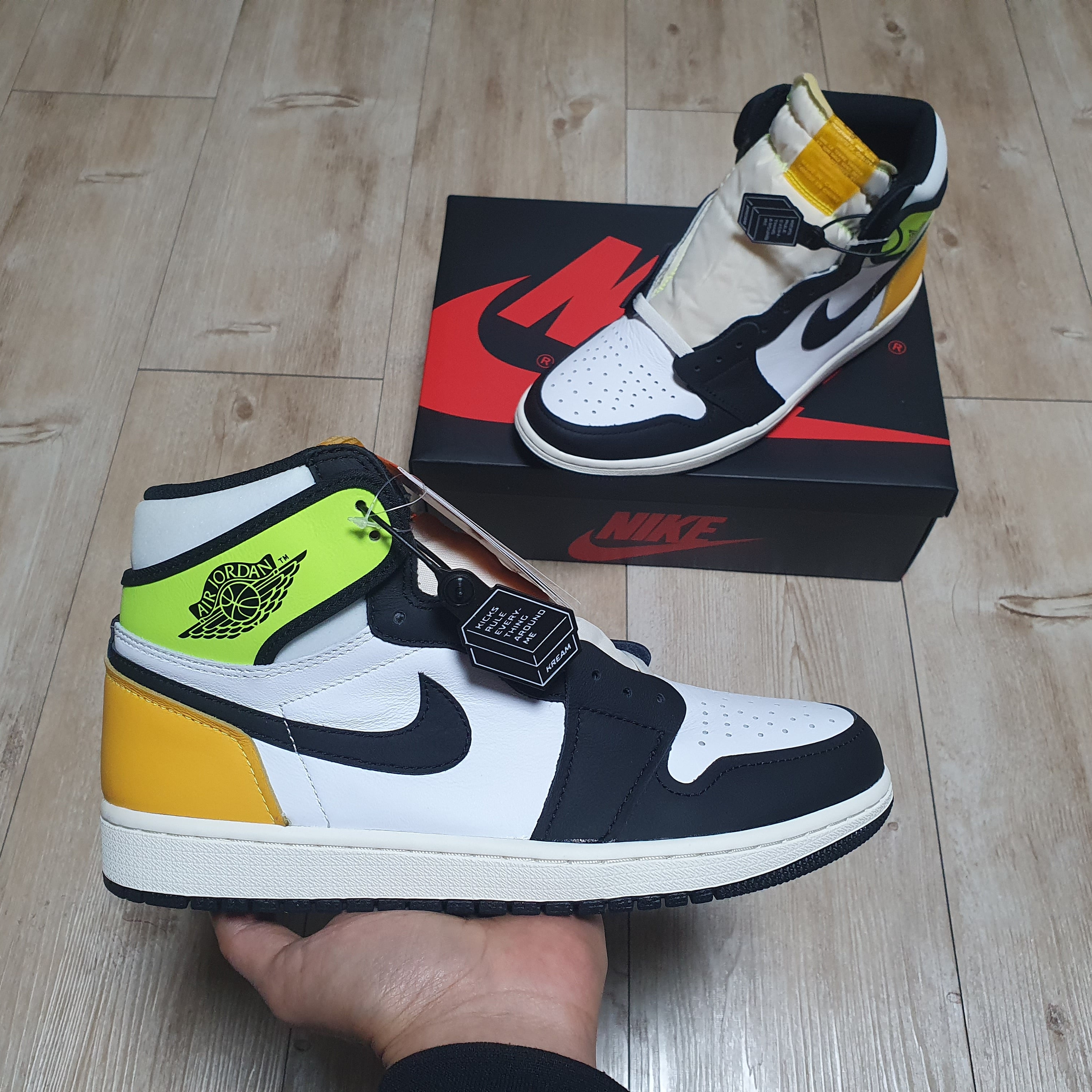 Jordan 1 Retro High OG Volt Gold 착용 스타일