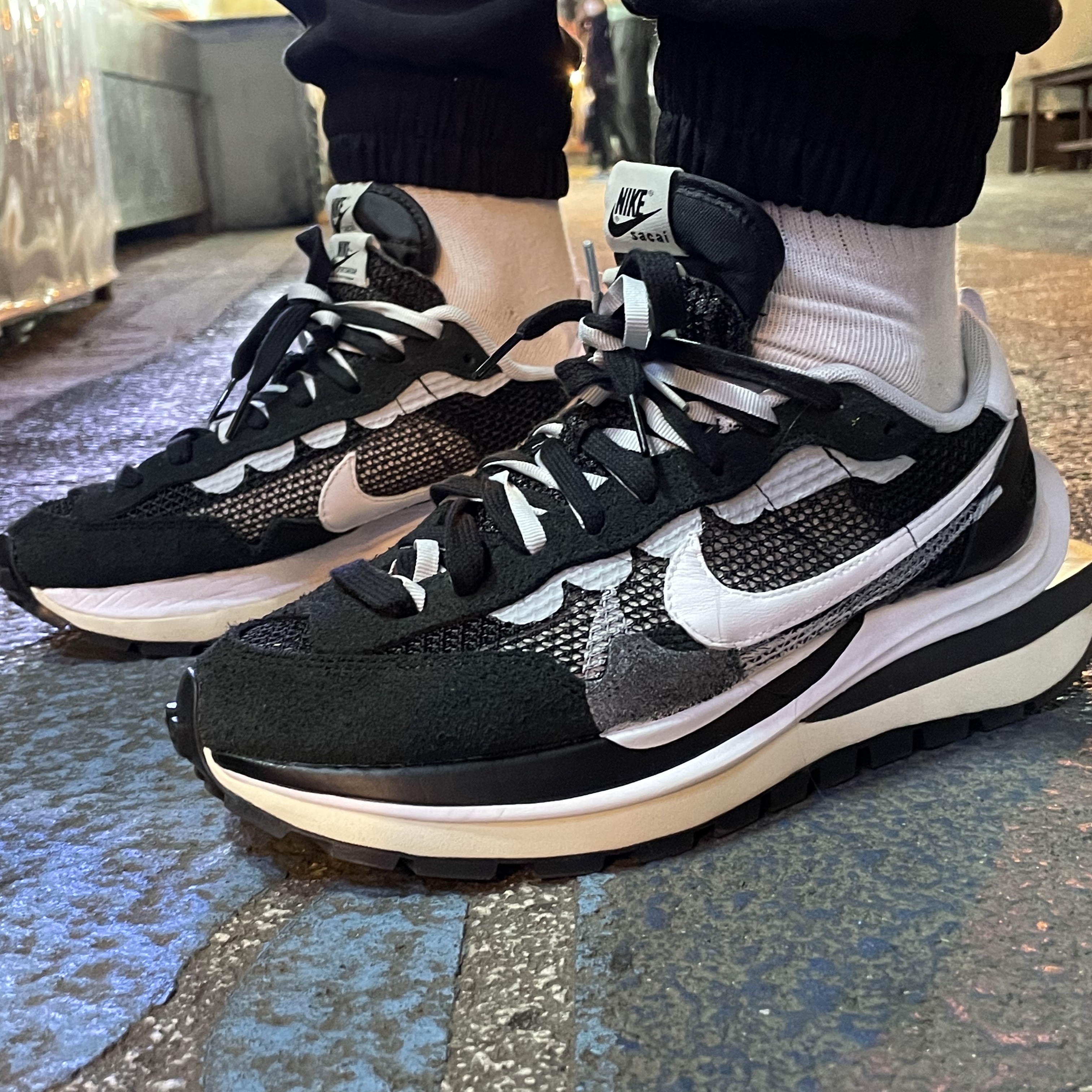 Nike x Sacai VaporWaffle Black White, Nike x Sacai VaporWaffle Tour Yellow & Gorge Green Sail 착용 스타일 - 1