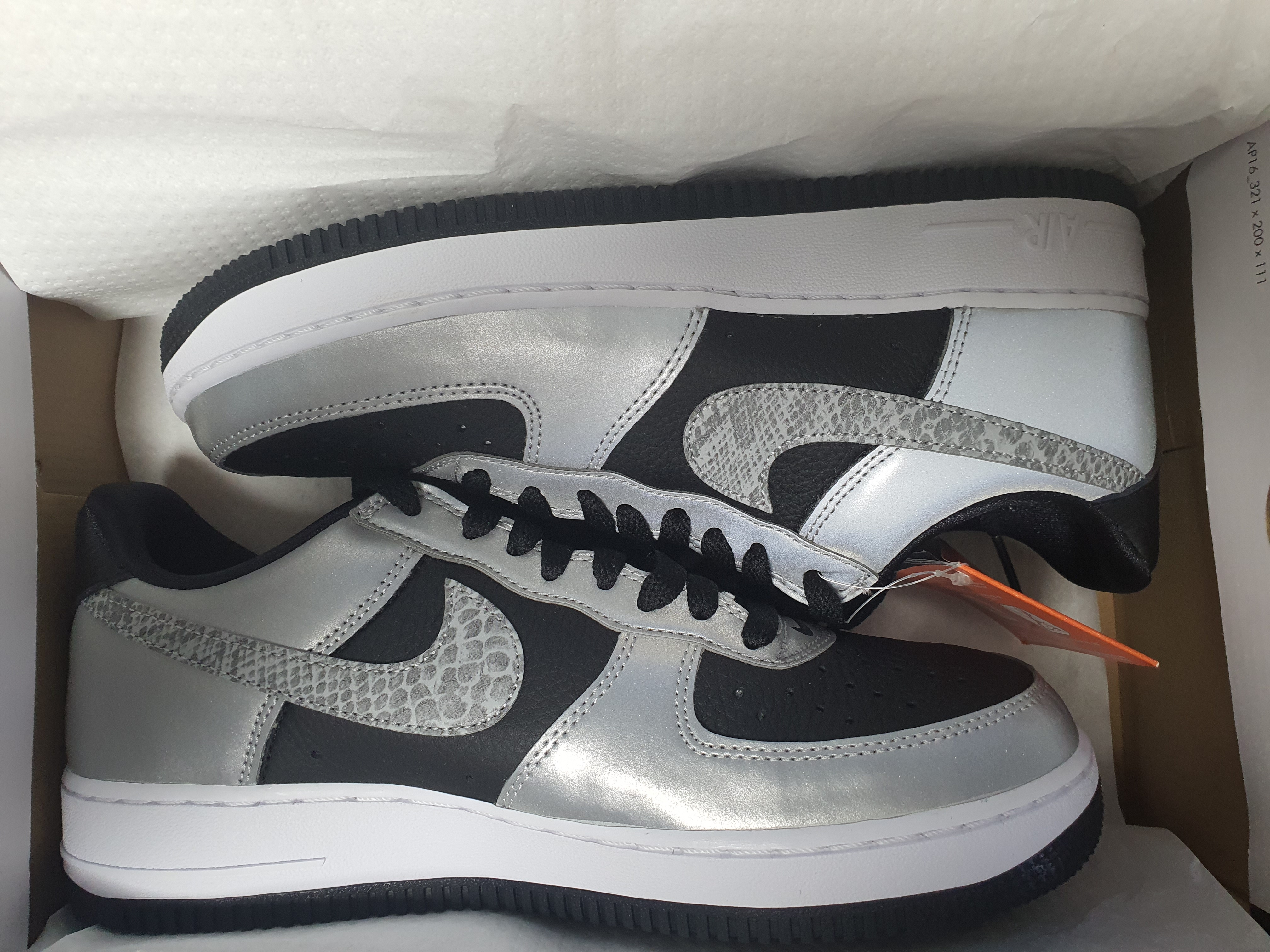 Nike Air Force 1 B Silver Snake 착용 스타일 - 2
