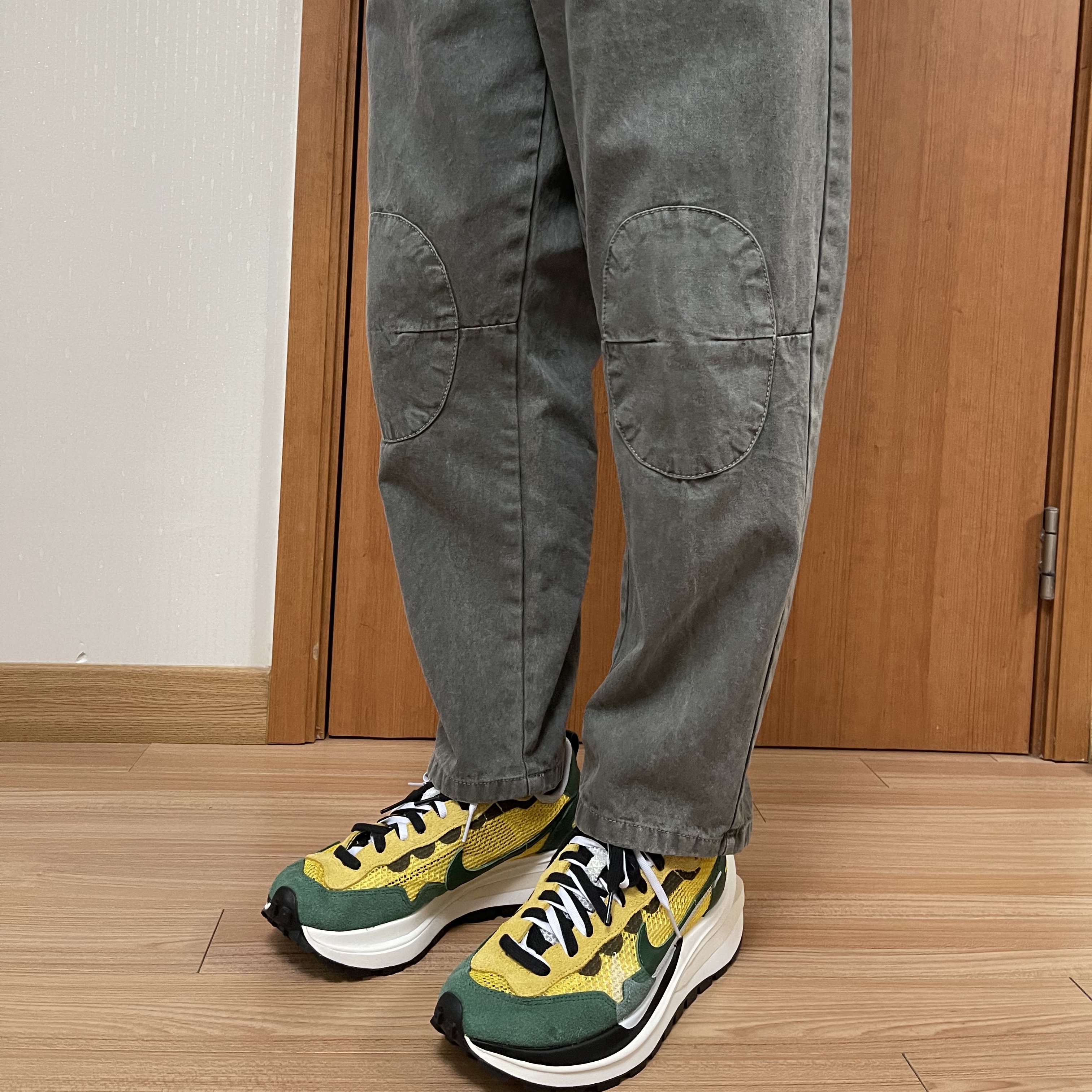 Nike x Sacai VaporWaffle Tour Yellow & Gorge Green Sail 착용 스타일 - 1