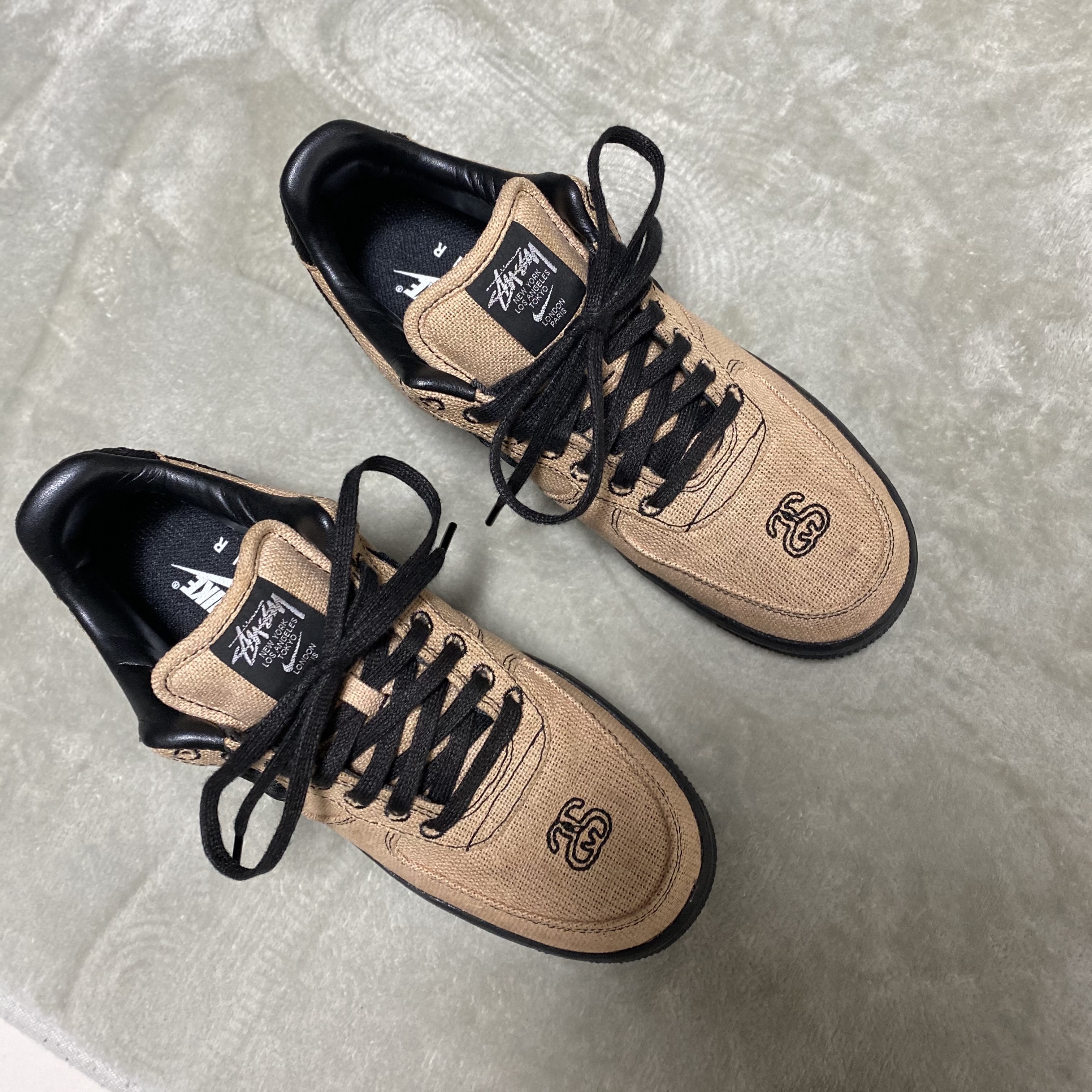 Nike x Stussy Air Force 1 Low Triple Black 착용 스타일 - 3