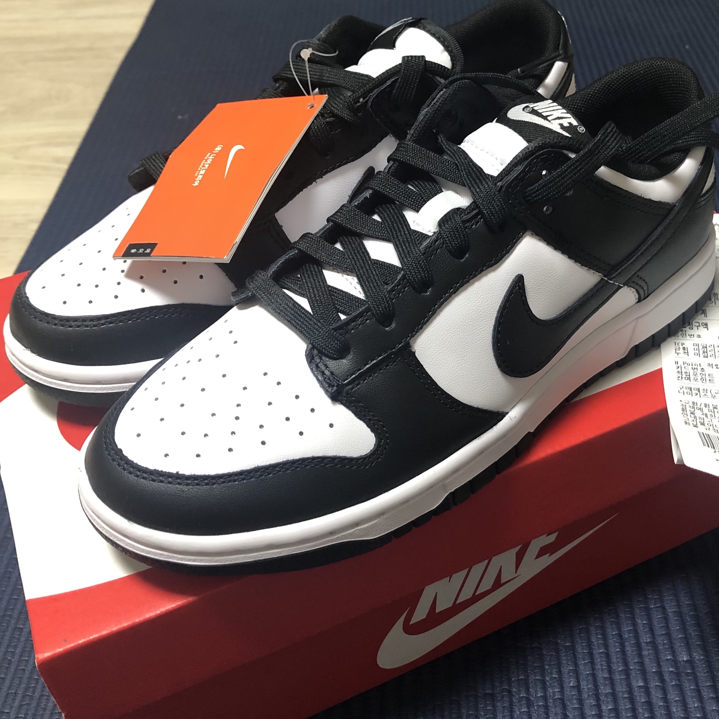 Jordan 1 Retro High OG Royal Toe, Nike Dunk Low Retro Black 착용 스타일 - 3