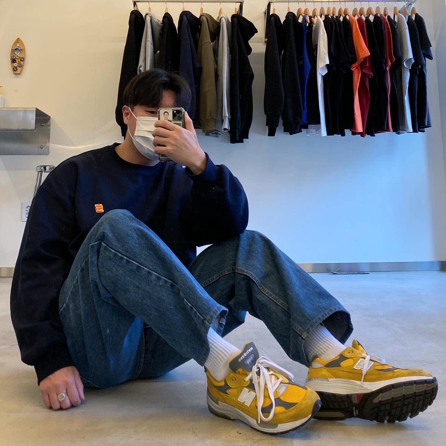 New Balance 992 Made in USA Gold Cream 착용 스타일 - 2