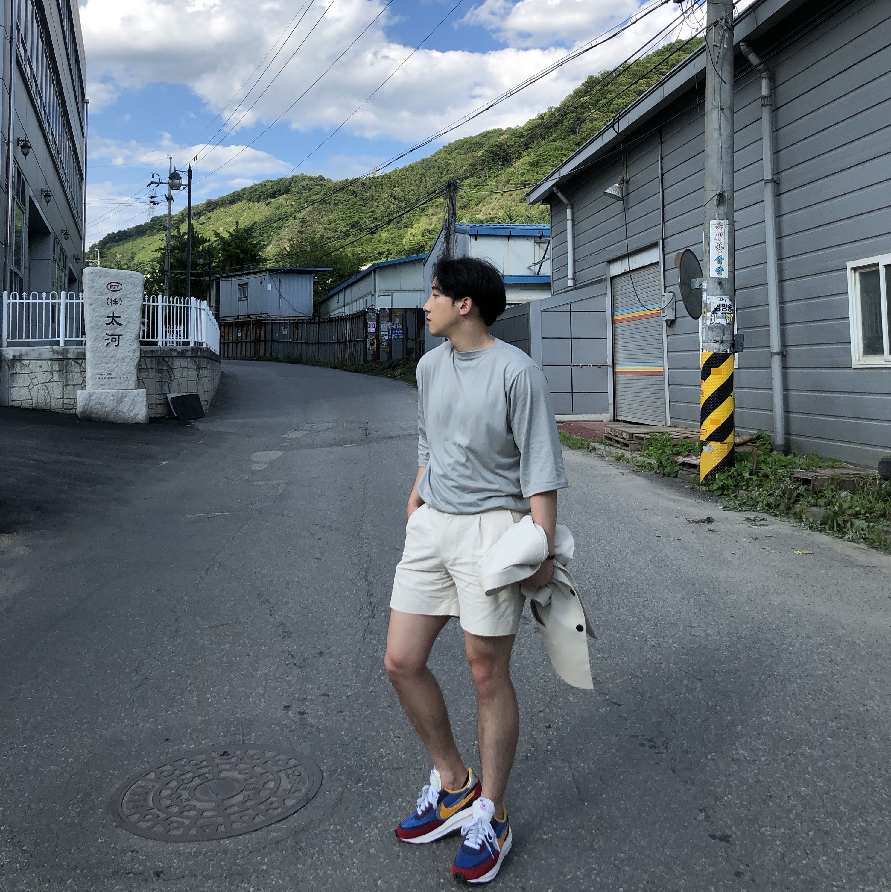 Nike x Sacai LDWaffle Blue Multi 착용 스타일 - 2