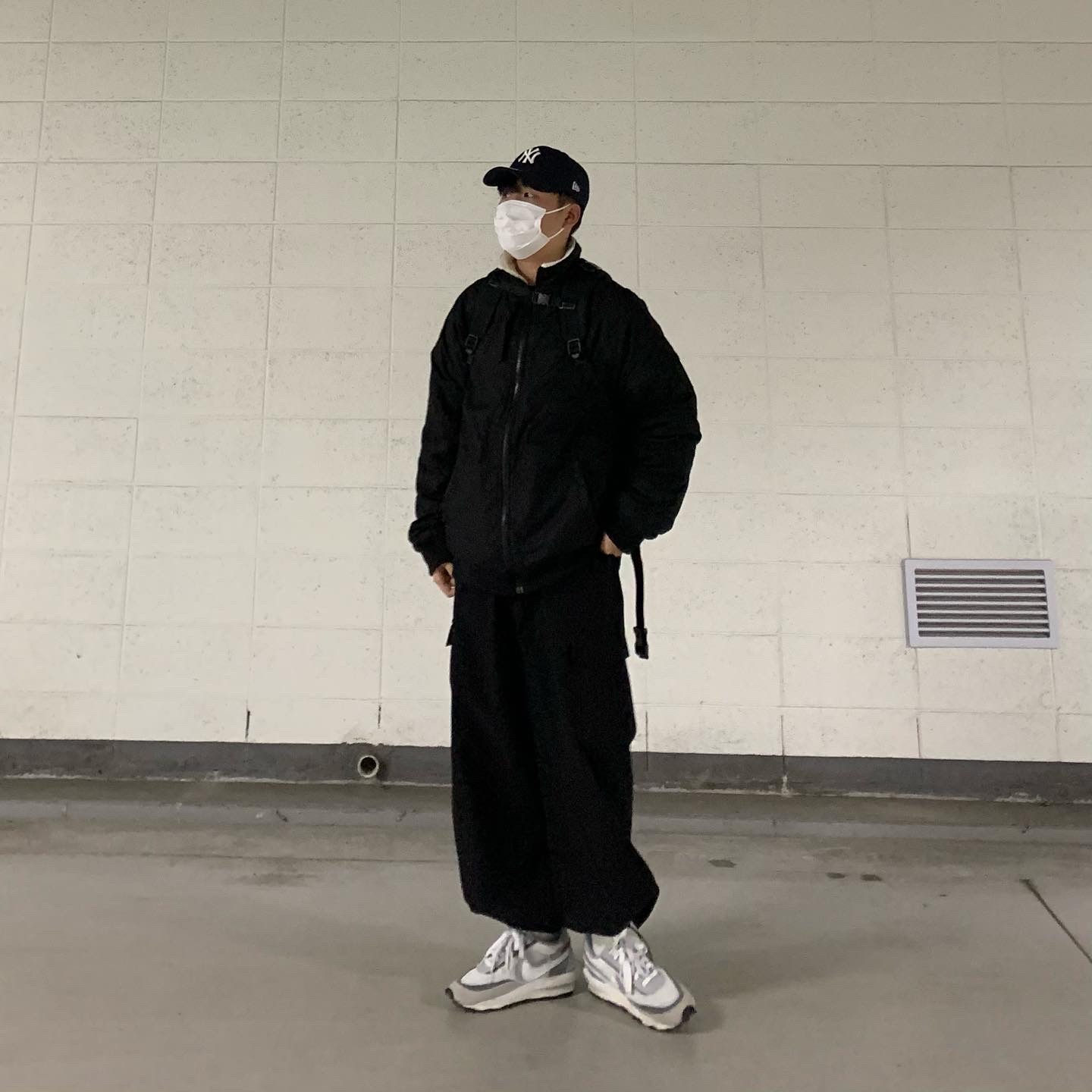 Nike x Sacai LDWaffle Summit White 착용 스타일