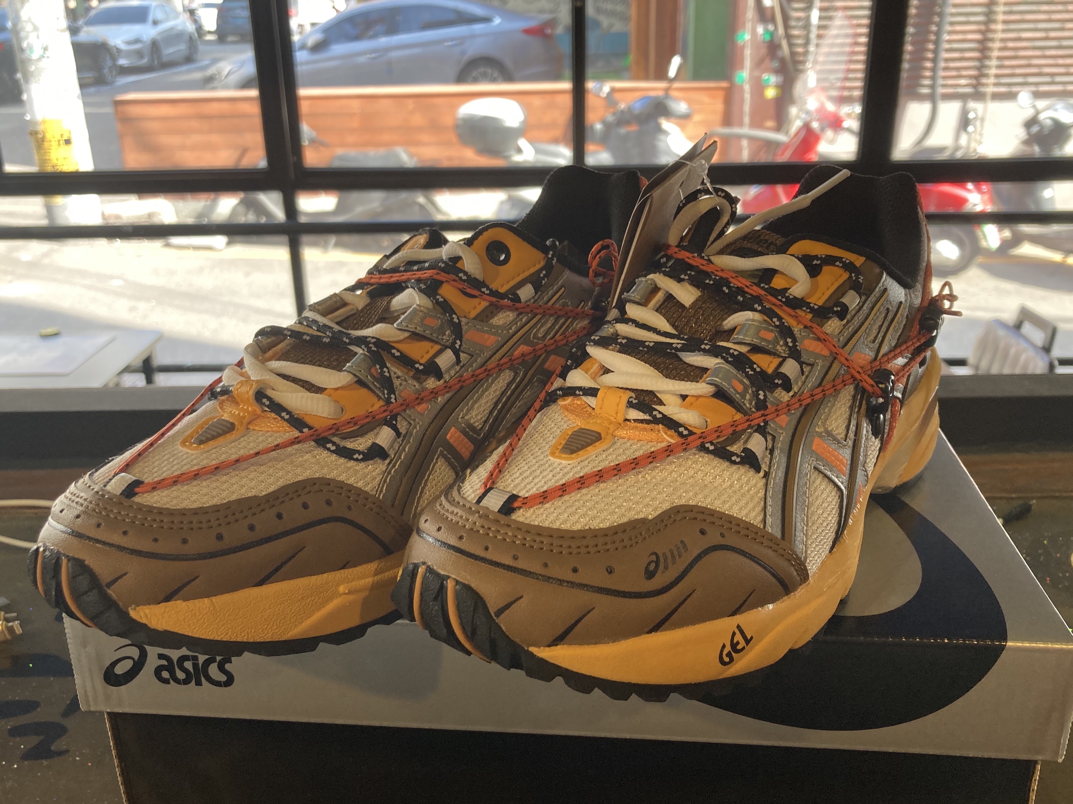 Asics x Andersson Bell Gel-1090 White Orange 착용 스타일 - 2