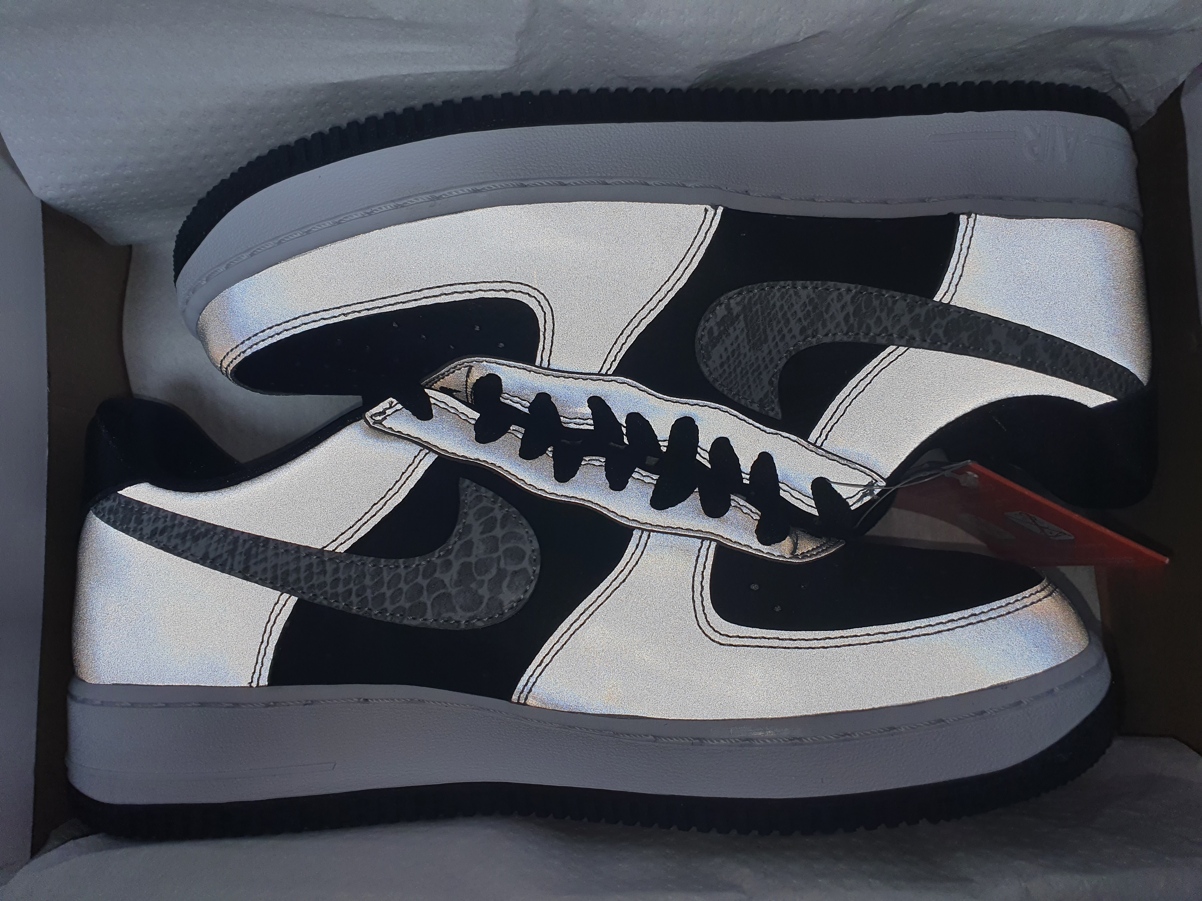 Nike Air Force 1 B Silver Snake 착용 스타일 - 1