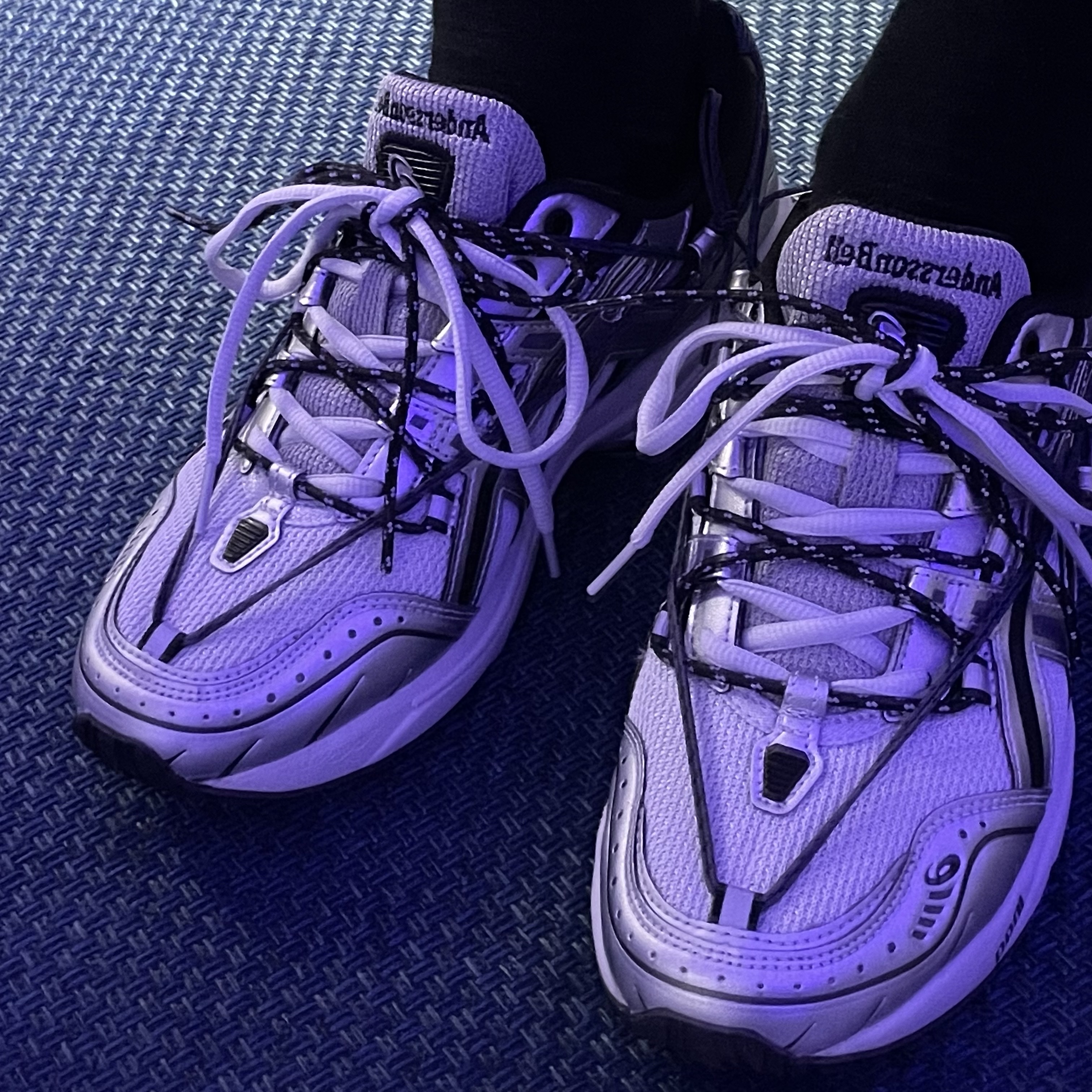 Asics x Andersson Bell Gel-1090 Glacier Grey Silver 착용 스타일