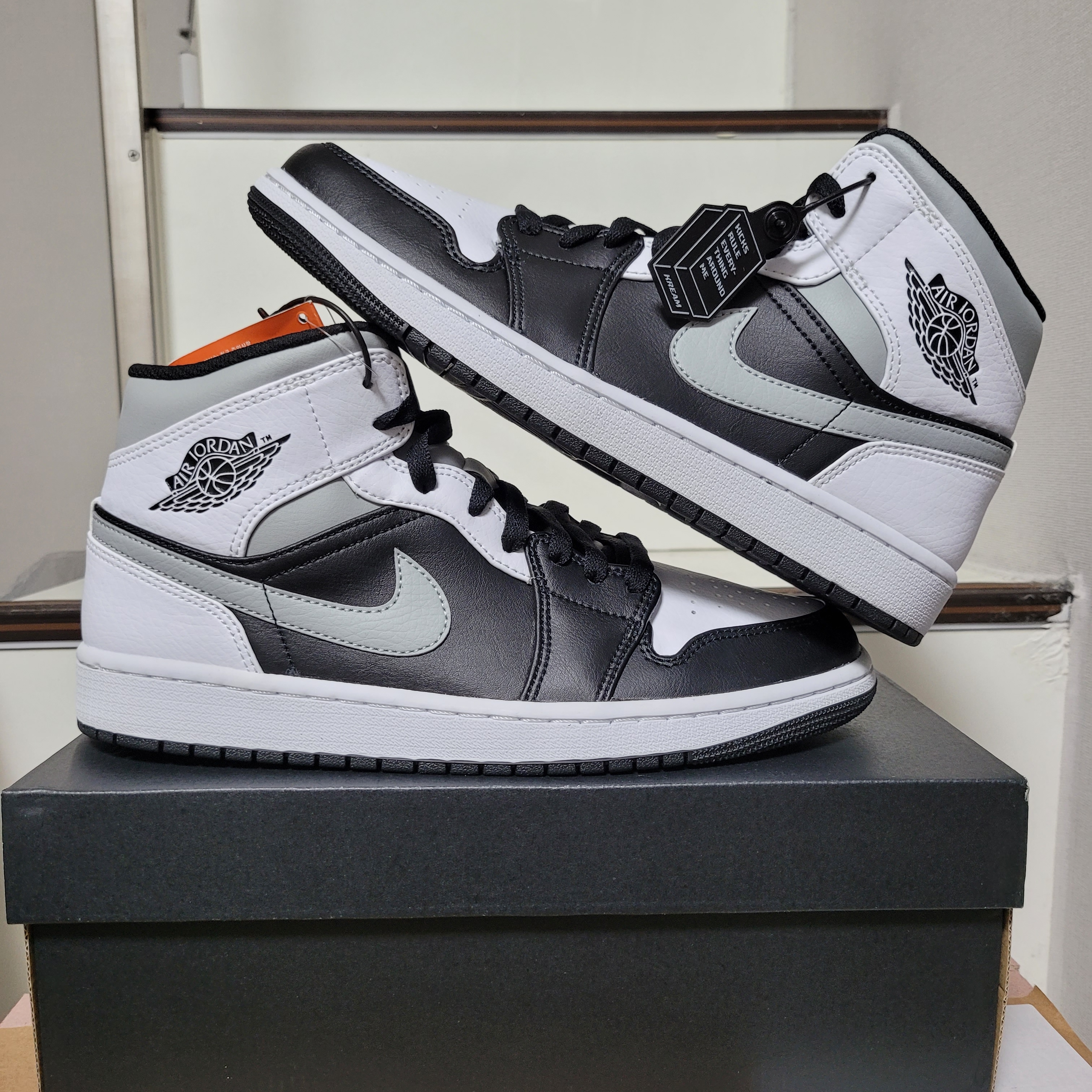 Jordan 1 Mid White Shadow 착용 스타일