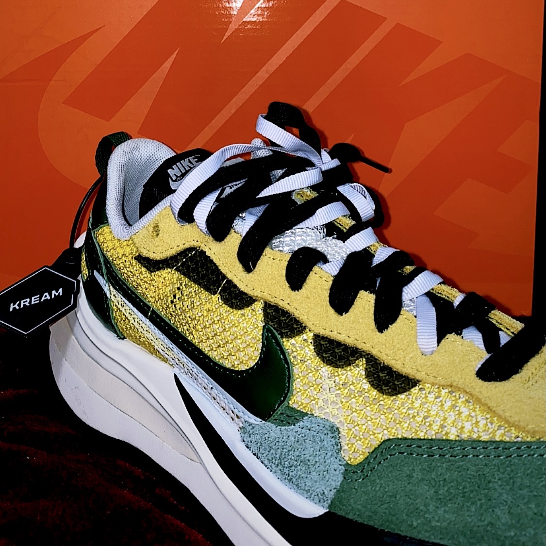 Nike x Sacai VaporWaffle Tour Yellow & Gorge Green Sail 착용 스타일 - 4