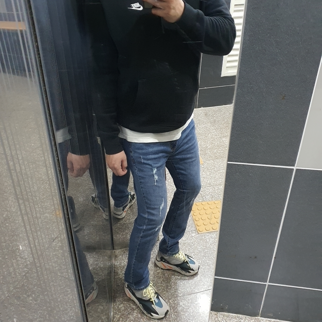 Adidas Yeezy Boost 700 Wave Runner Solid Grey 2017/2019 착용 스타일 - 1