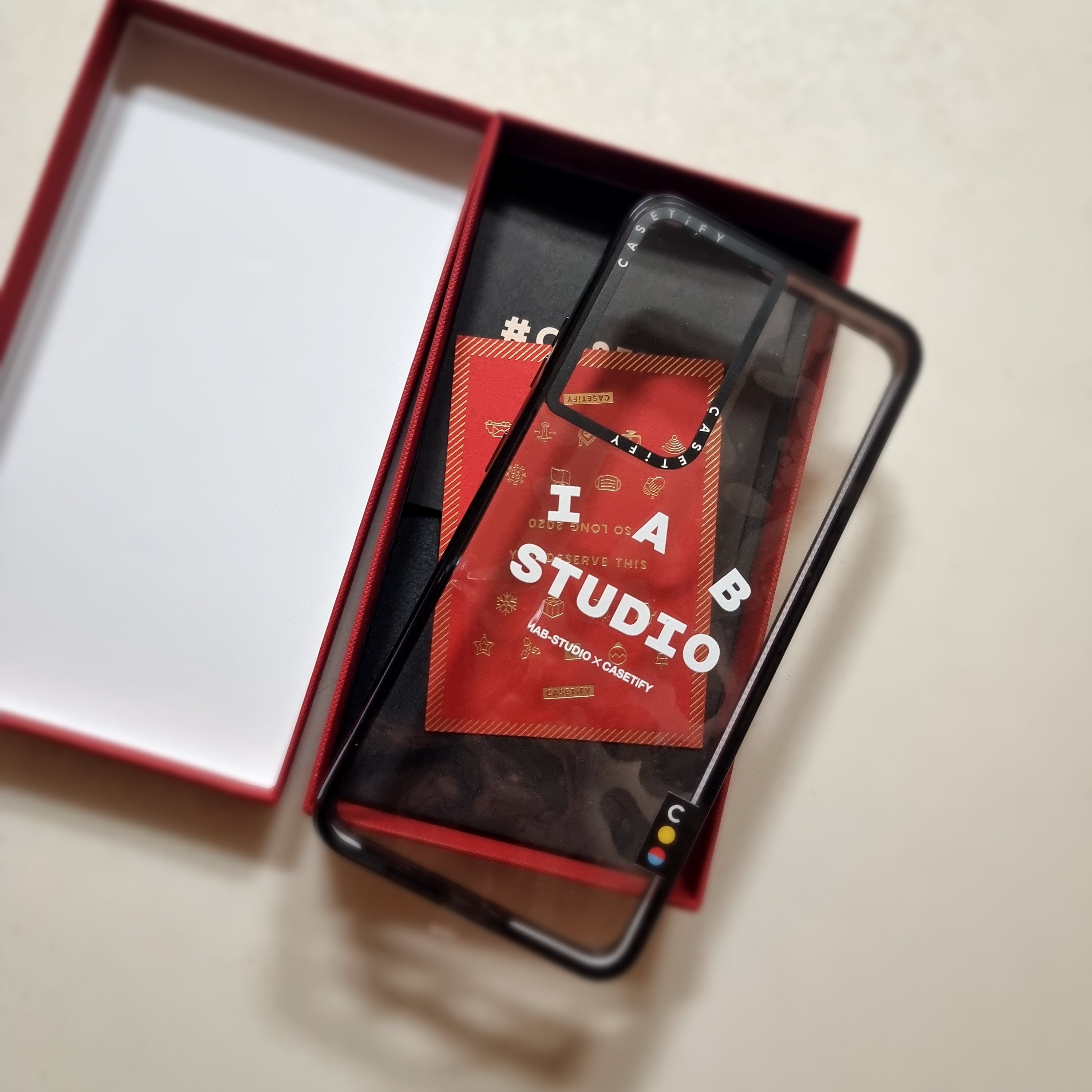 Casetify x IAB Studio Galaxy S21 Logo Case White 착용 스타일 - 2