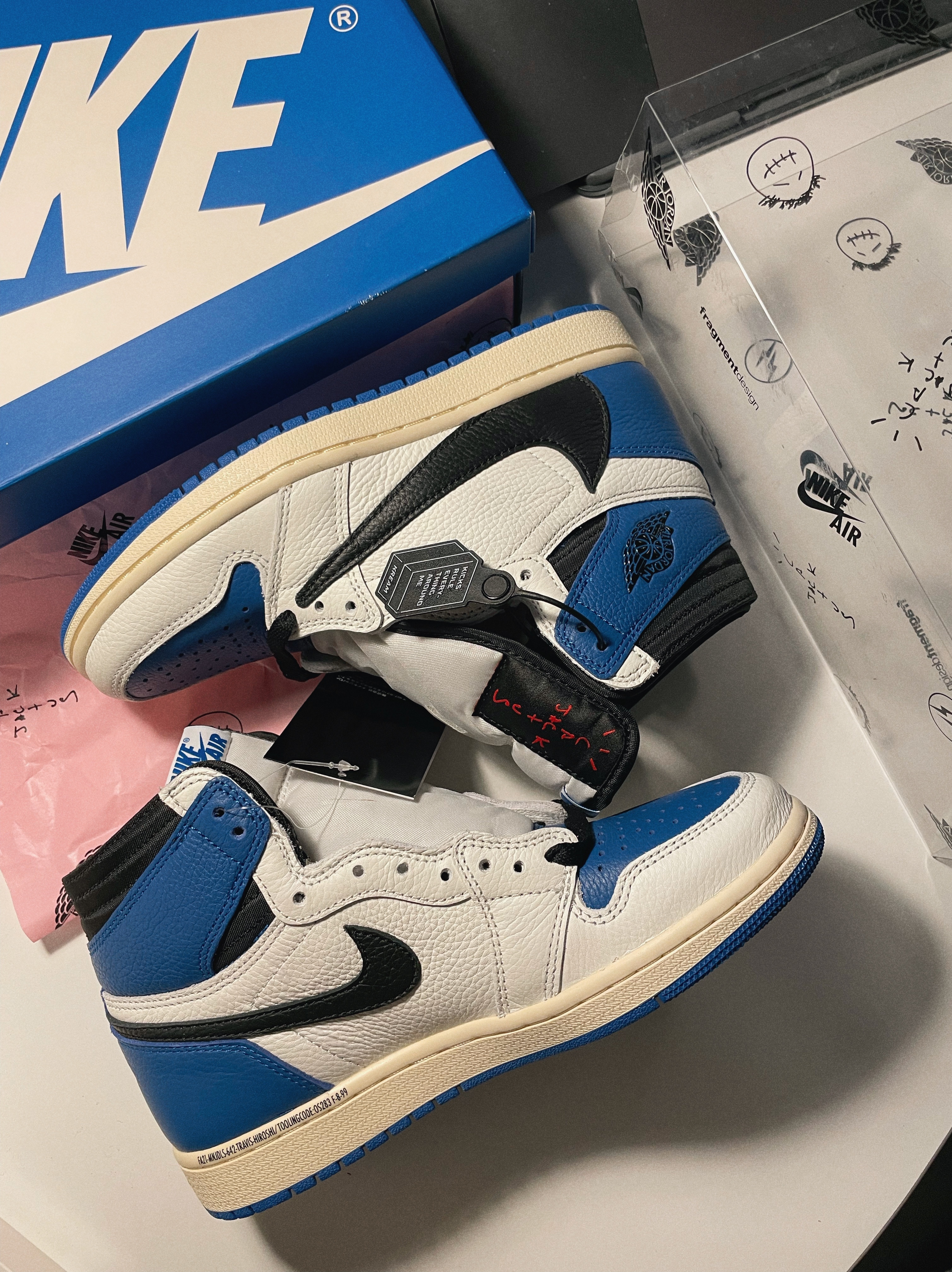 Jordan 1 x Travis Scott x Fragment Retro High OG SP Military Blue 착용 스타일 - 1