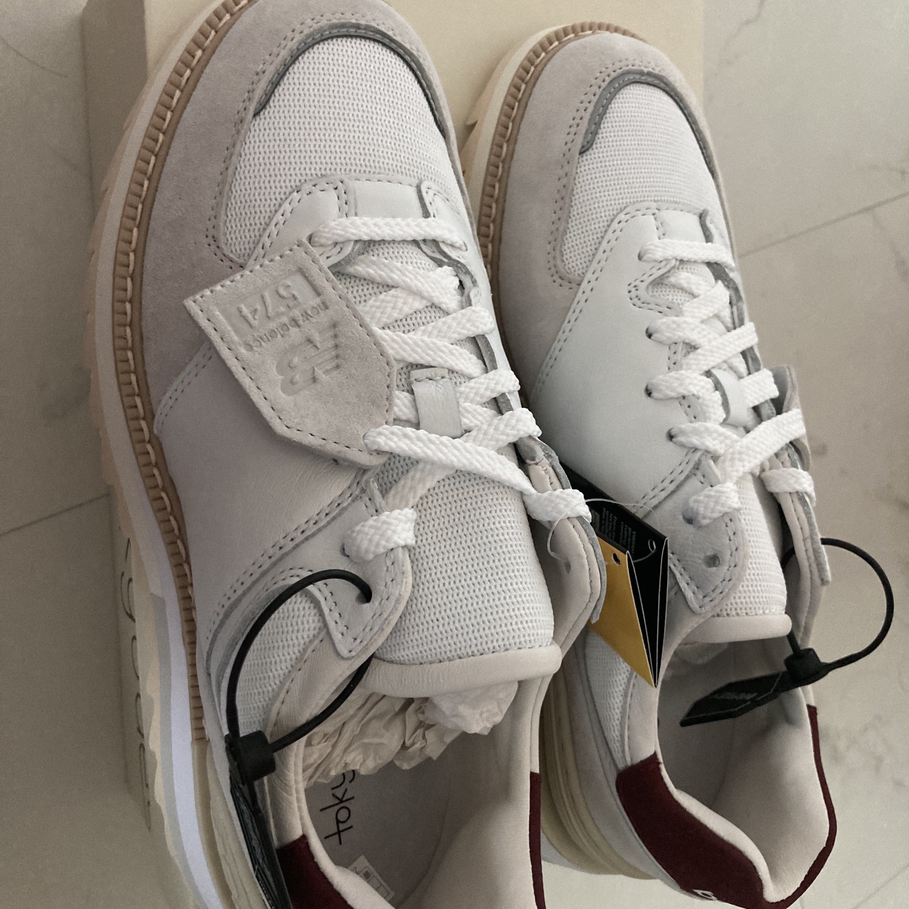 New Balance x Tokyo Design Studio 574 White Burgundy 착용 스타일