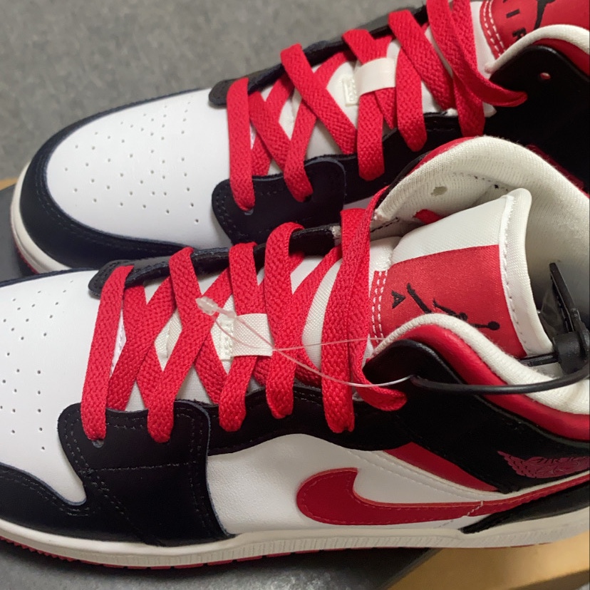 (GS) Jordan 1 Mid Very Berry  착용 스타일 - 1