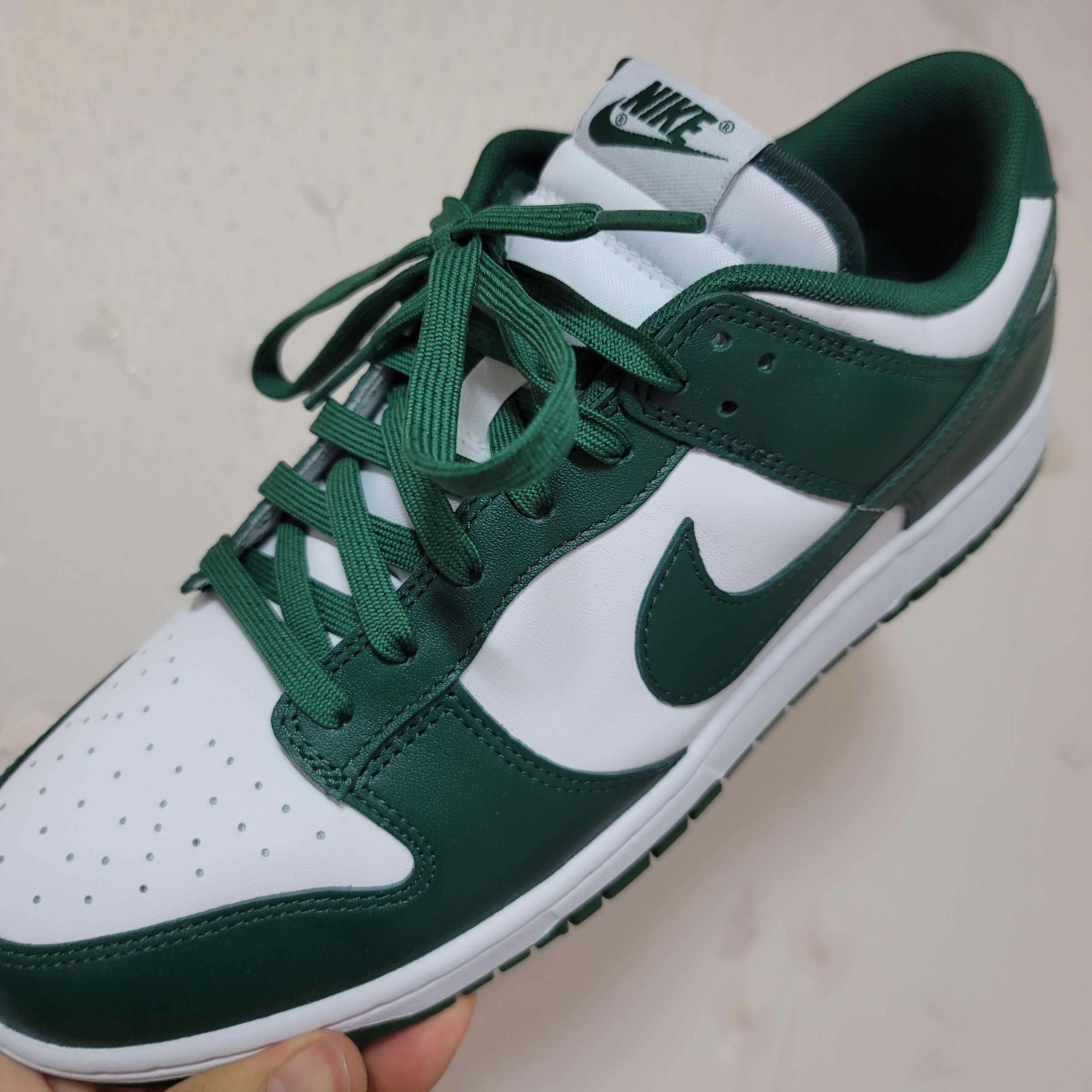 Nike Dunk Low Retro Varsity Green 착용 스타일