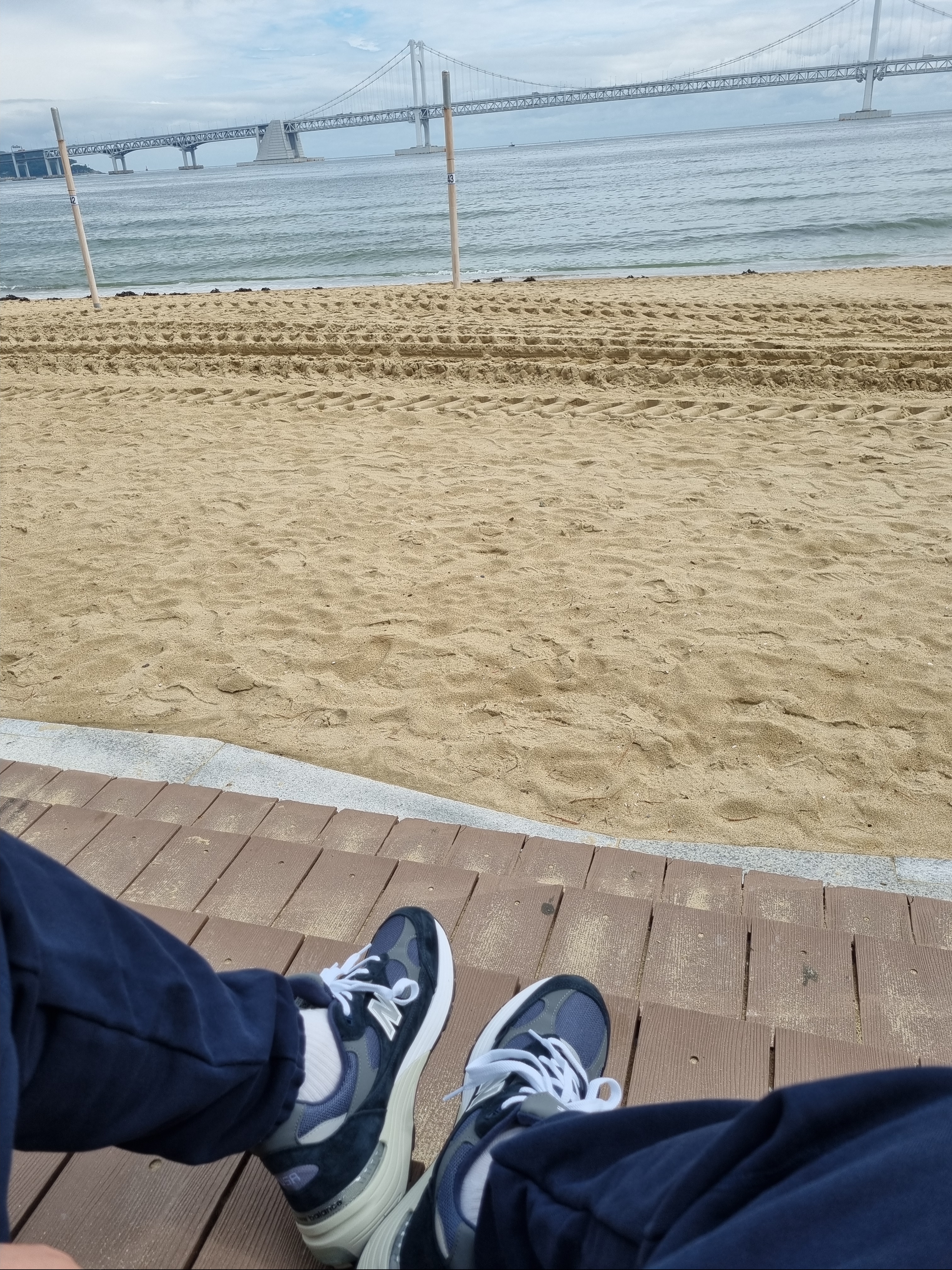 New Balance 992 Made in USA Navy 착용 스타일 - 2