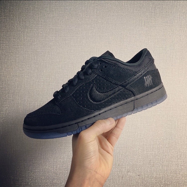 Nike x Undefeated Dunk Low SP 5 On It Black 착용 스타일
