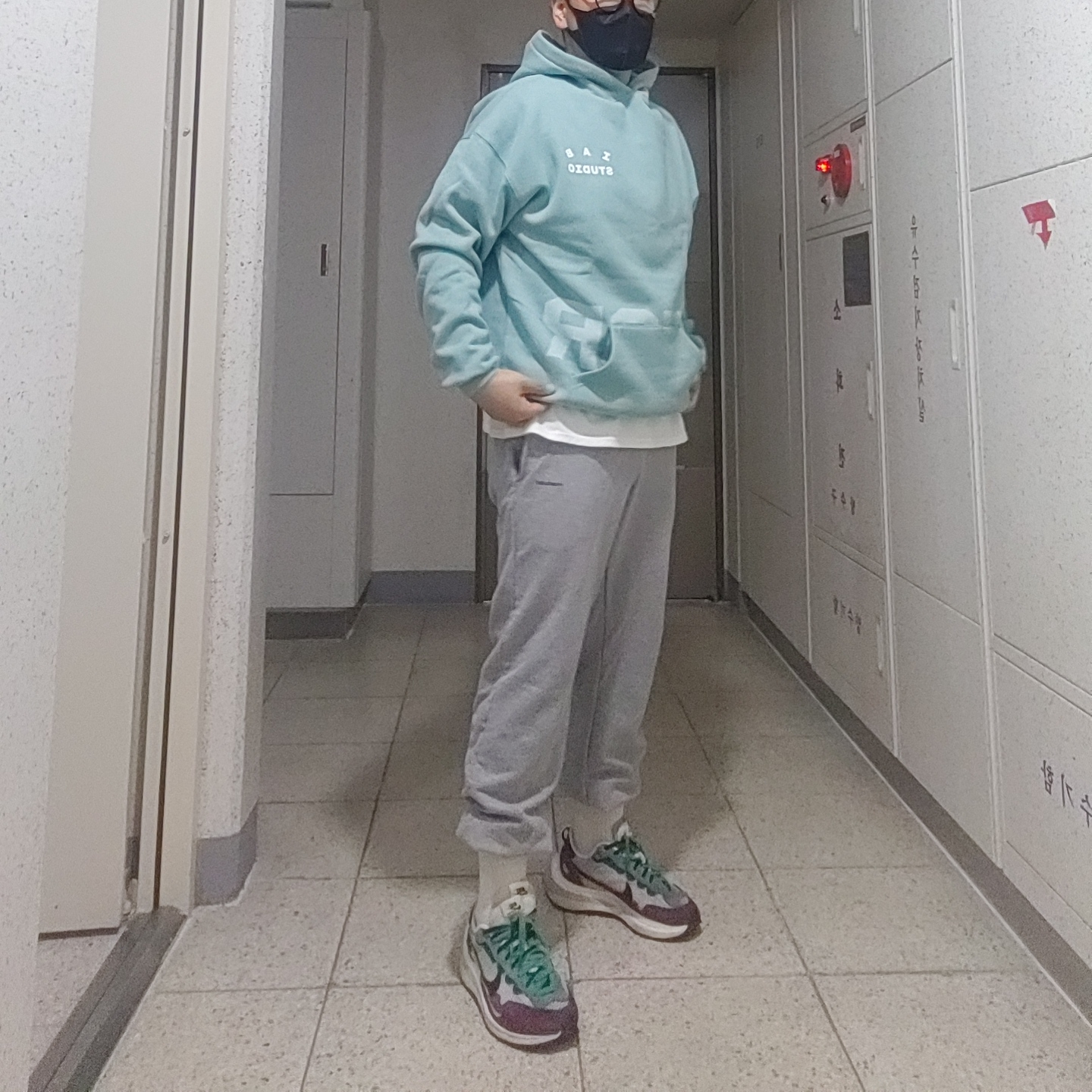 IAB Studio x Thor Hoodie Ash Green 착용 스타일