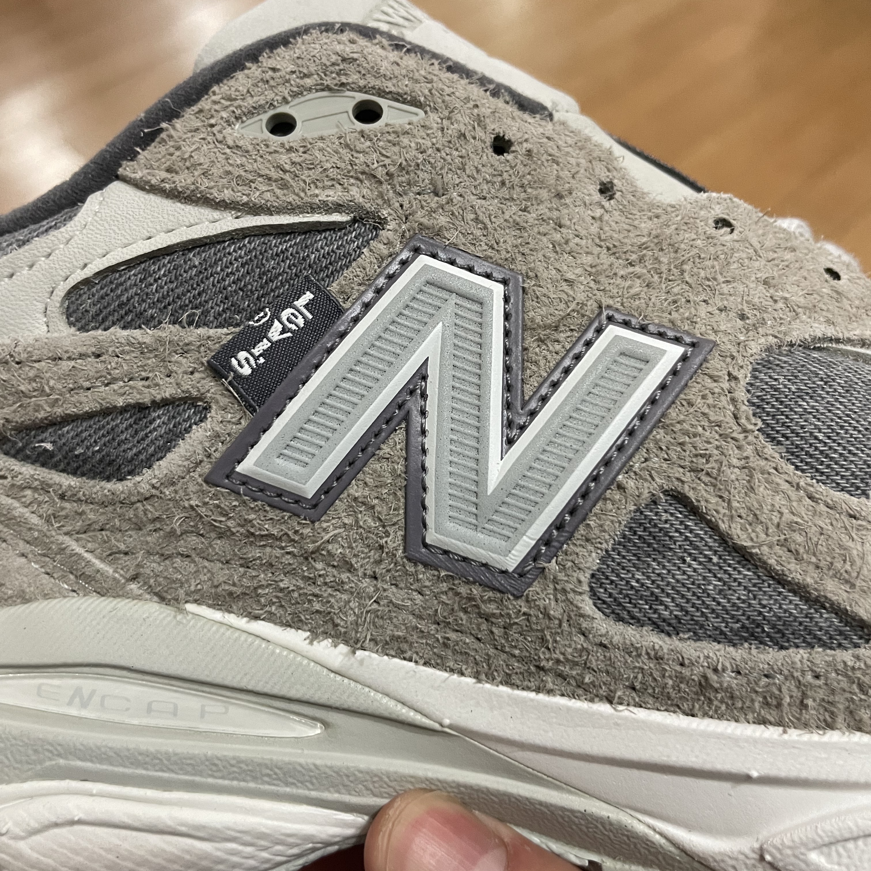 New Balance x Levi's 990v3 Grey (Levi's Tag) 착용 스타일 - 1