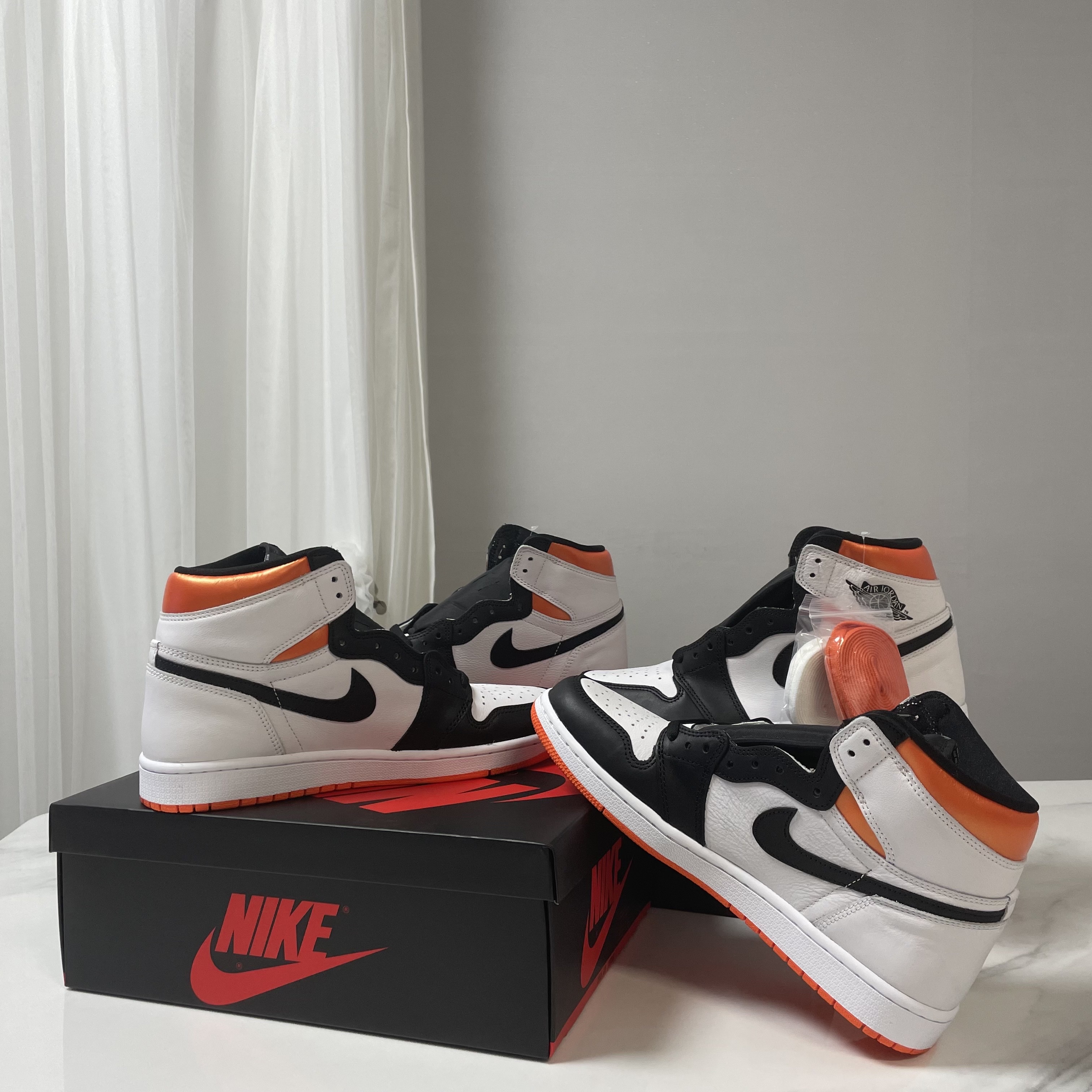 Jordan 1 Retro High OG Electro Orange 착용 스타일 - 4