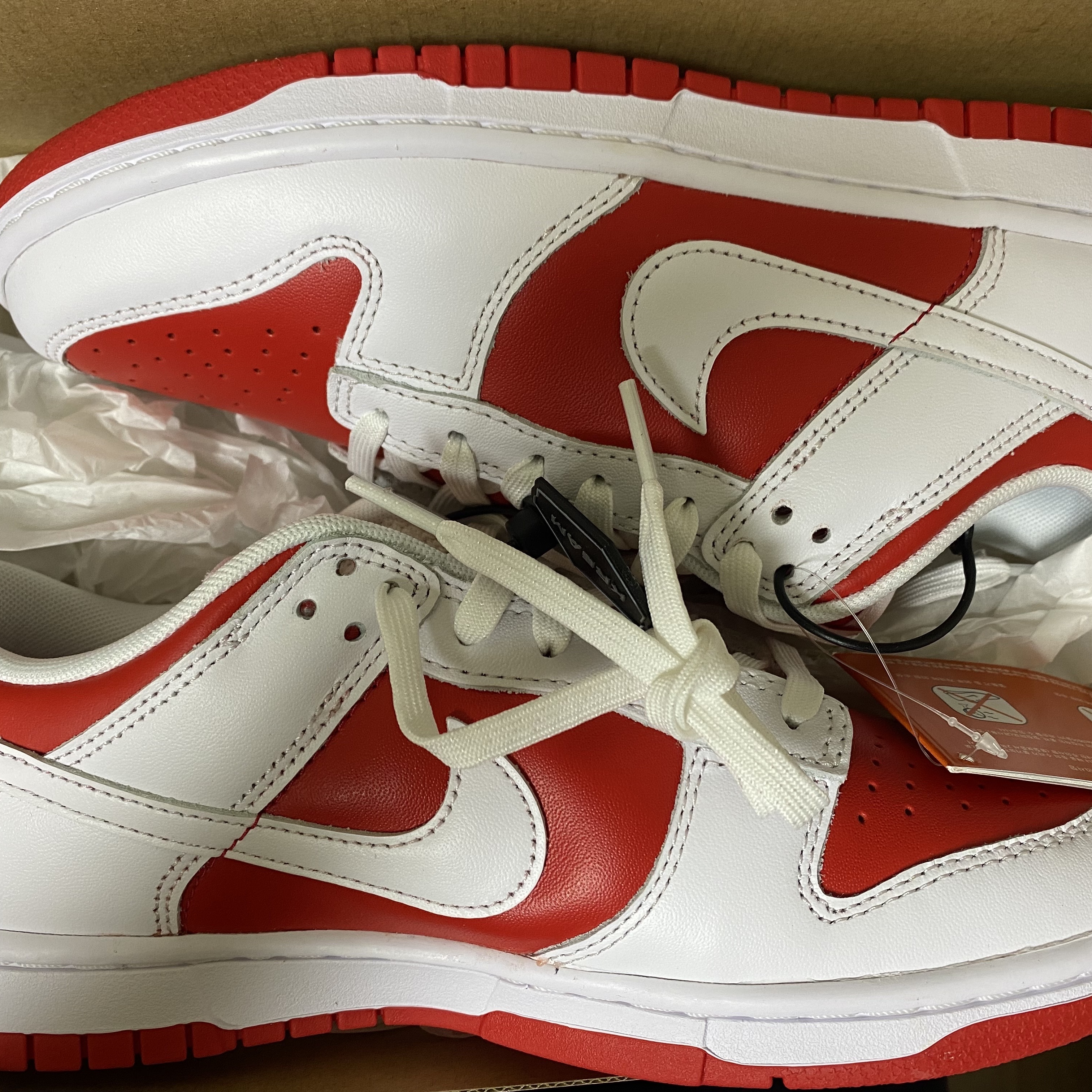 Nike Dunk Low Retro Championship Red 착용 스타일