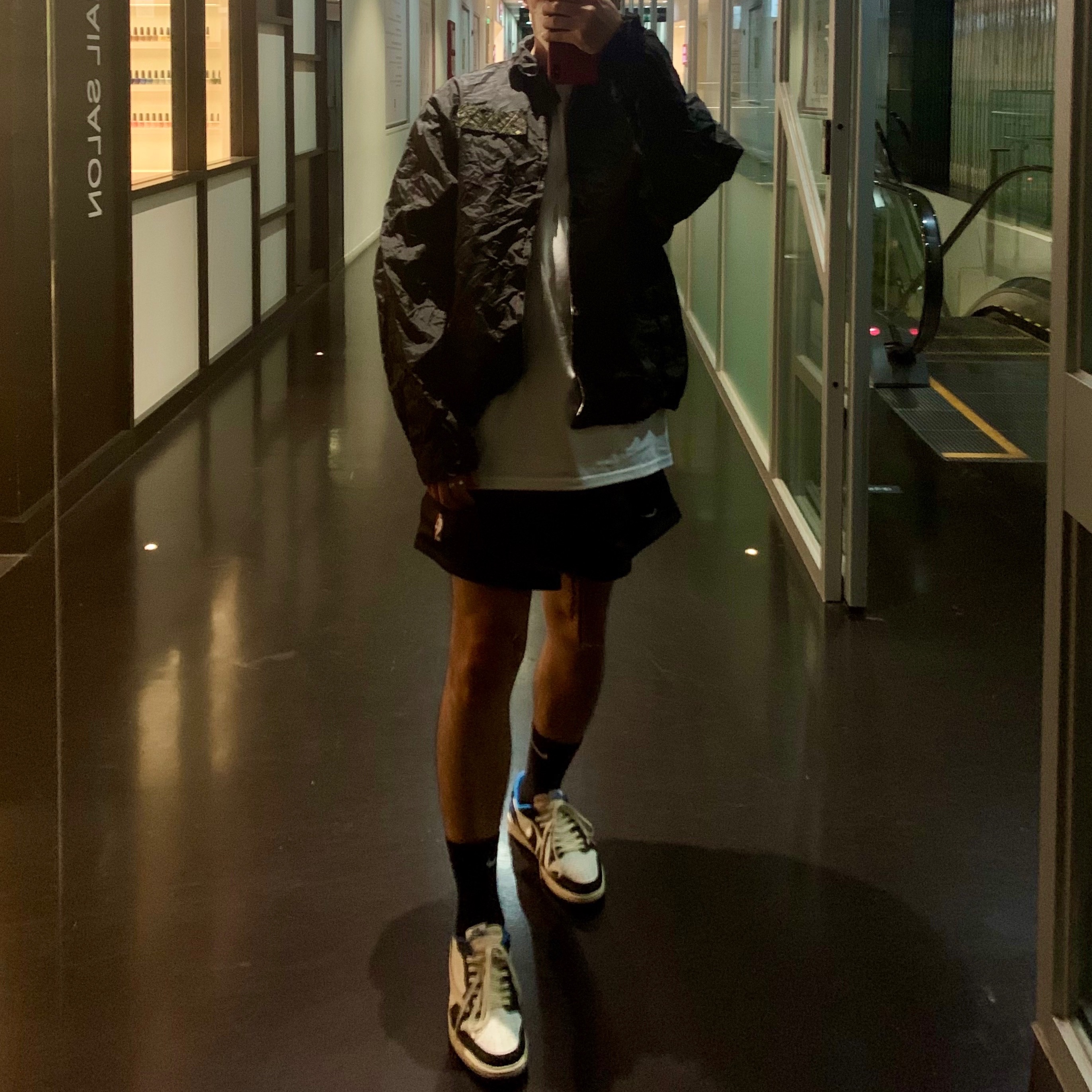Jordan 1 x Travis Scott x Fragment Retro Low OG SP Military Blue, Nike x Fear of God Basketball Shorts Off Noir 착용 스타일