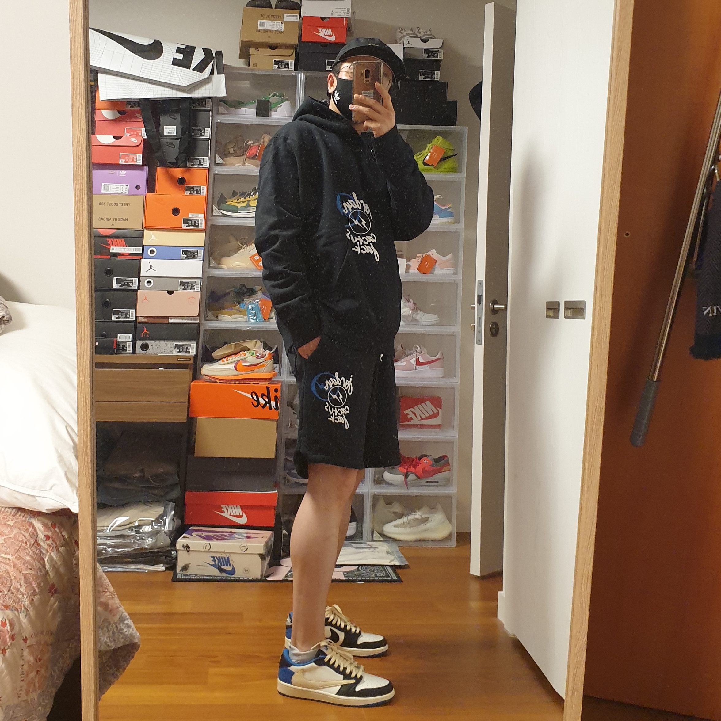 Jordan 1 x Travis Scott x Fragment Retro Low OG SP Military Blue, Jordan x Travis Scott x Fragment Hoodie Black (DJ0615-010) 착용 스타일 - 3
