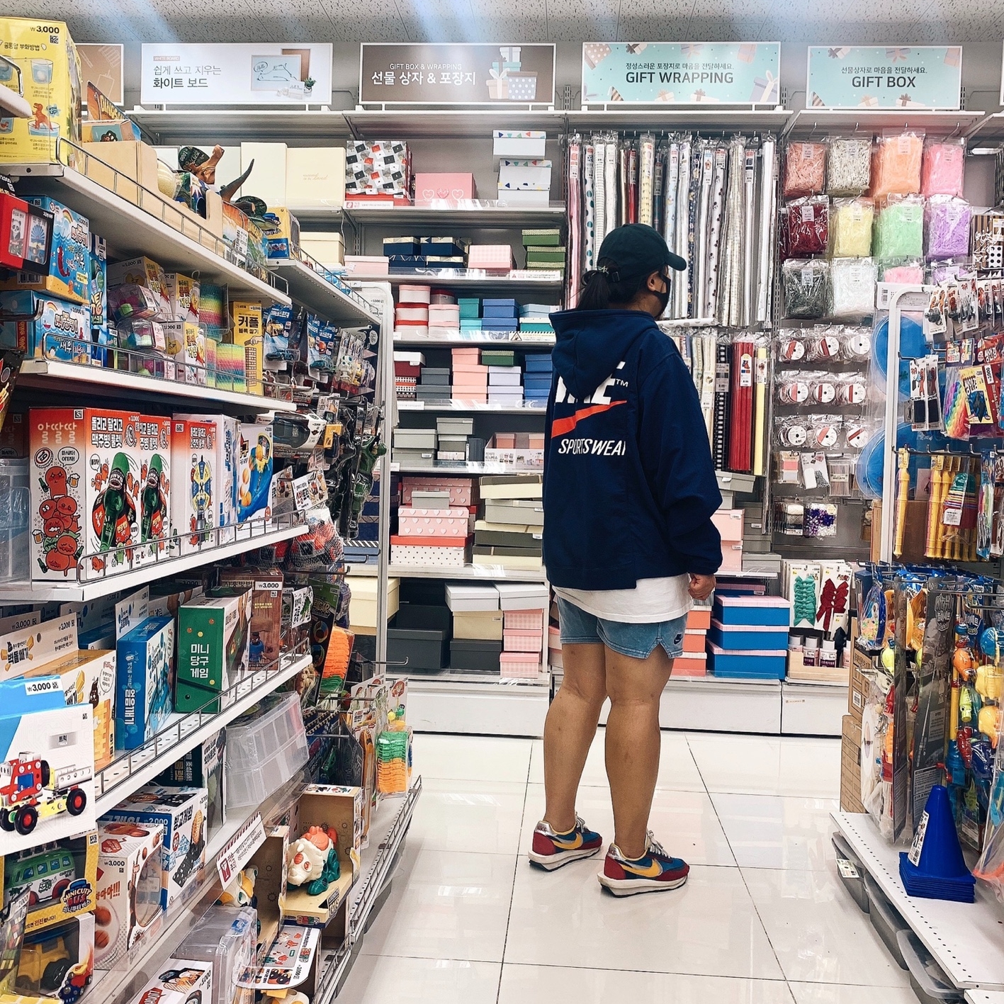 Nike x Sacai LDWaffle Blue Multi, Nike NSW Hoodie BRS Midnight Navy 착용 스타일