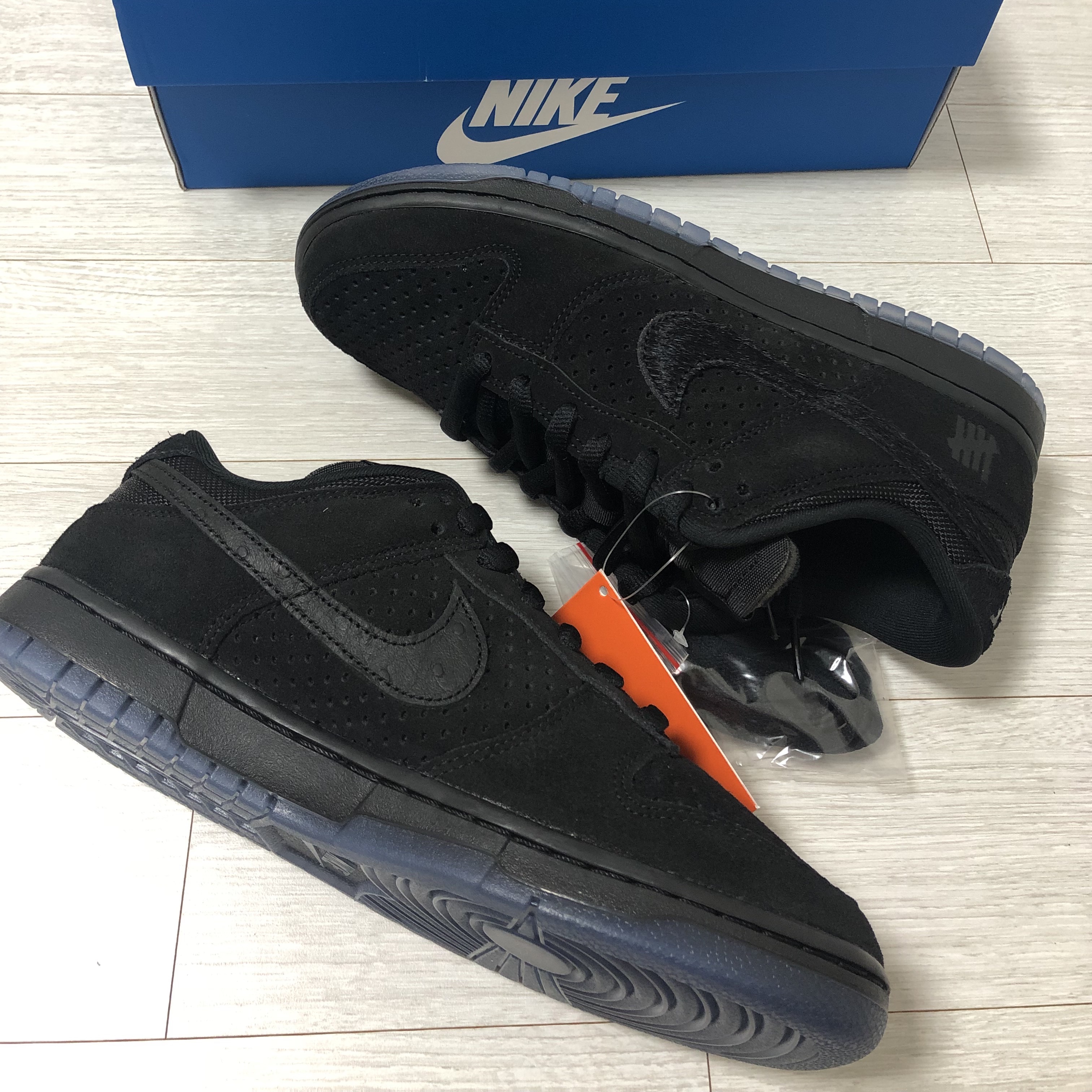 Nike x Undefeated Dunk Low SP 5 On It Black 착용 스타일